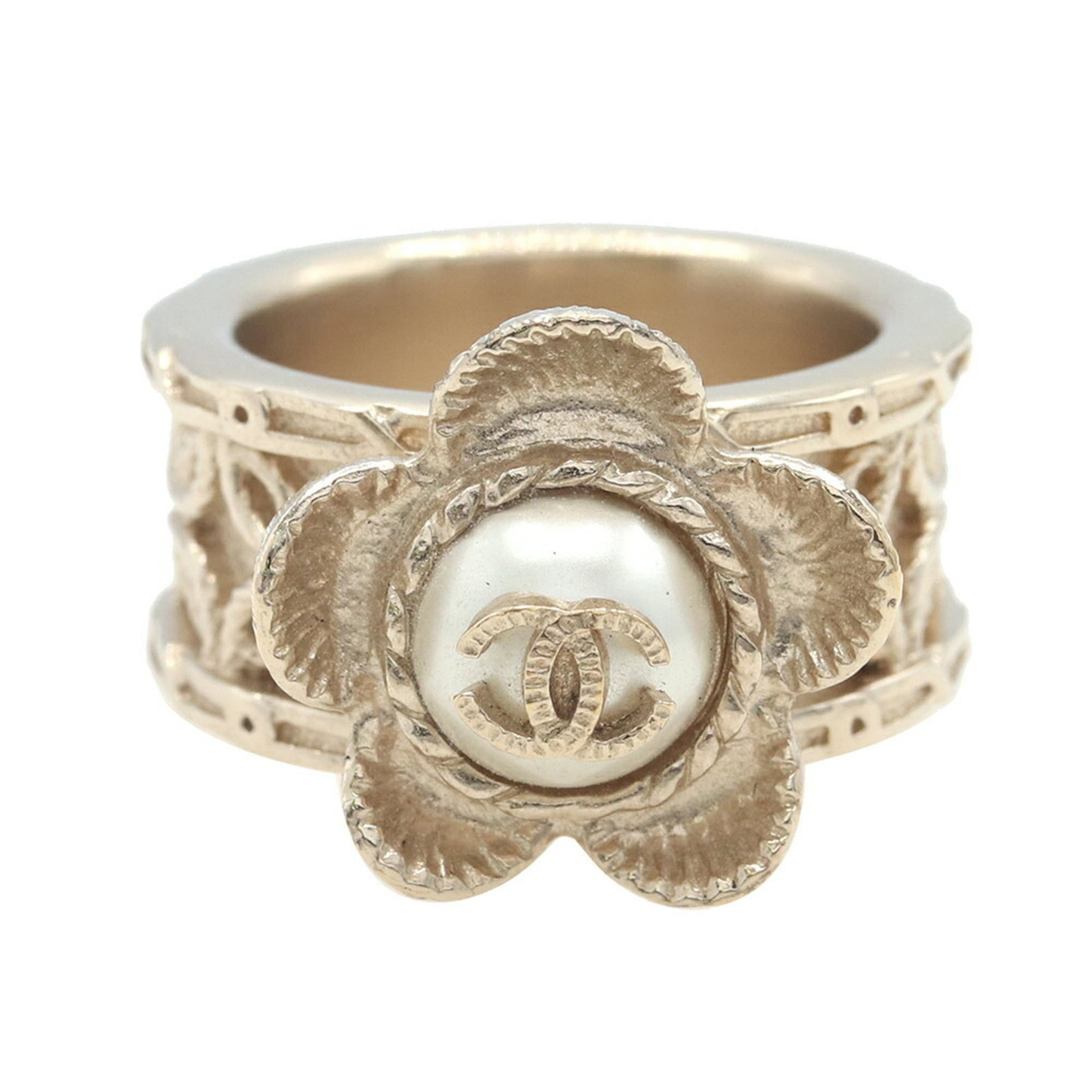 Ring band metal Chanel: Ring band metal Chanel Gold metal band ring from Chanel, available in US size 6.5 and JP size 12.5. This piece features the iconic design of a classic Chanel band ring, crafted with high-quality metal