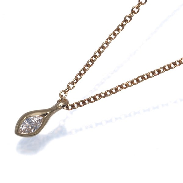 Tiffany & Co Diamond Necklace 18k Solitaire YG: Tiffany & Co Diamond Necklace 18k Solitaire YG Tiffany & Co's 18k solitaire diamond necklace boasts a stunning natural diamond, carefully set in yellow gold. The 40cm long necklace features a 9.4 x