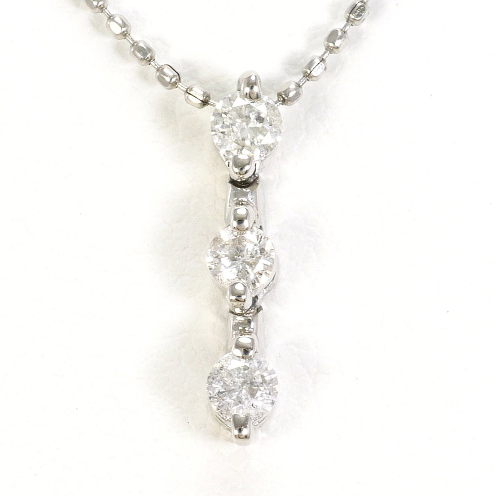 Pt900 Platinum/ Pt850 Necklace With 0.20Ct Diamond Total Weight 2.4G 41Cm Like New Condition.: Pt900 Platinum/ Pt850 Necklace With 0.20Ct Diamond Total Weight 2.4G 41Cm Like New Condition. Platinum/ Pt900 Necklace With 0.20Ct Diamond Total Weight 2.4G Features A Total Diamond Weight Of 0.20 Car