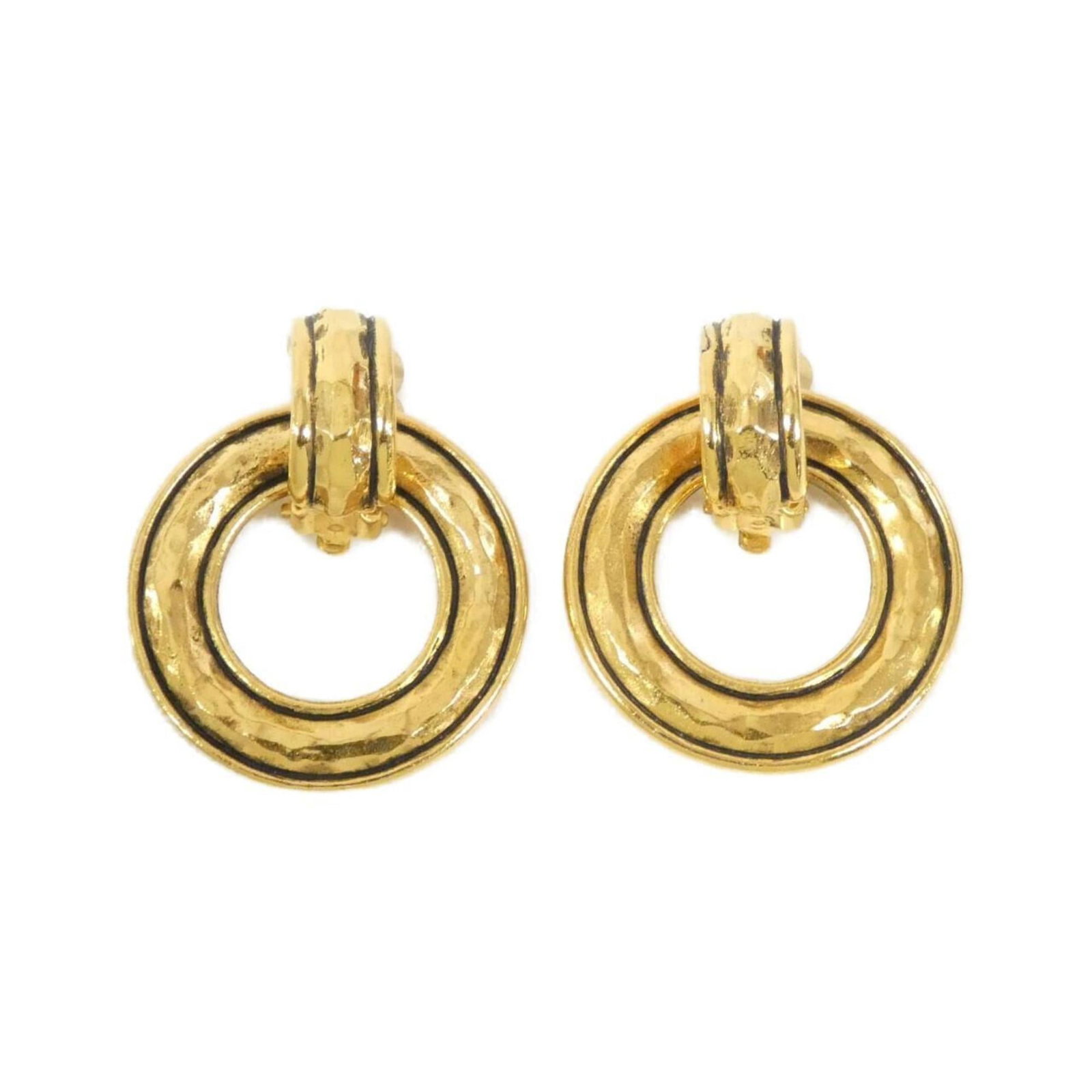 Clip earrings by Chanel: Clip earrings by Chanel Clip earrings by Chanel, crafted in gold. The elegant design measures 40mm x 32mm and features a sleek, compact shape. A stylish accessory for everyday wear. Item Specifics: