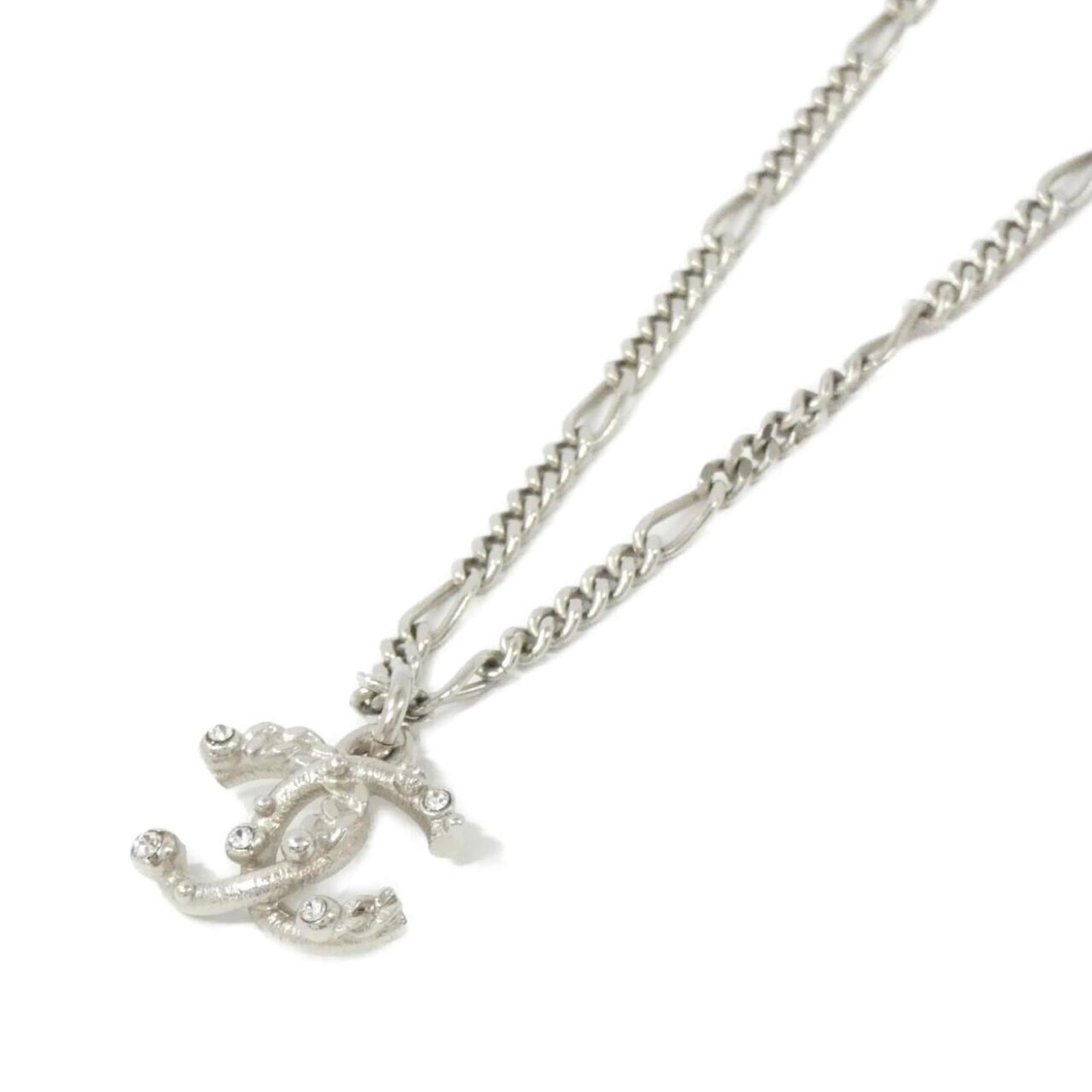 Ab6528 Necklace Chanel: Ab6528 Necklace Chanel Chanel's iconic Ab6528 Necklace boasts a striking white crystal pendant, expertly crafted to add a touch of elegance to any outfit. This versatile necklace features adjustable