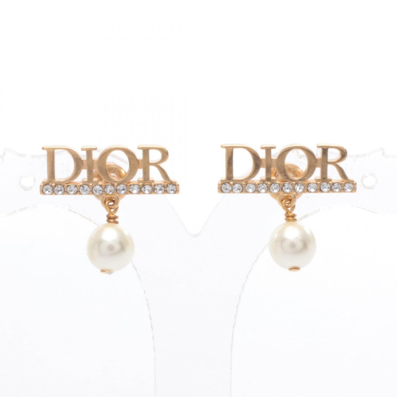 Christian Dior Stud Earrings Gold Plating: Christian Dior Stud Earrings Gold Plating Christian Dior's Stud Earrings in Gold Plating feature artificial pearl and rhinestone details, adding a touch of elegance to any outfit. The earrings'