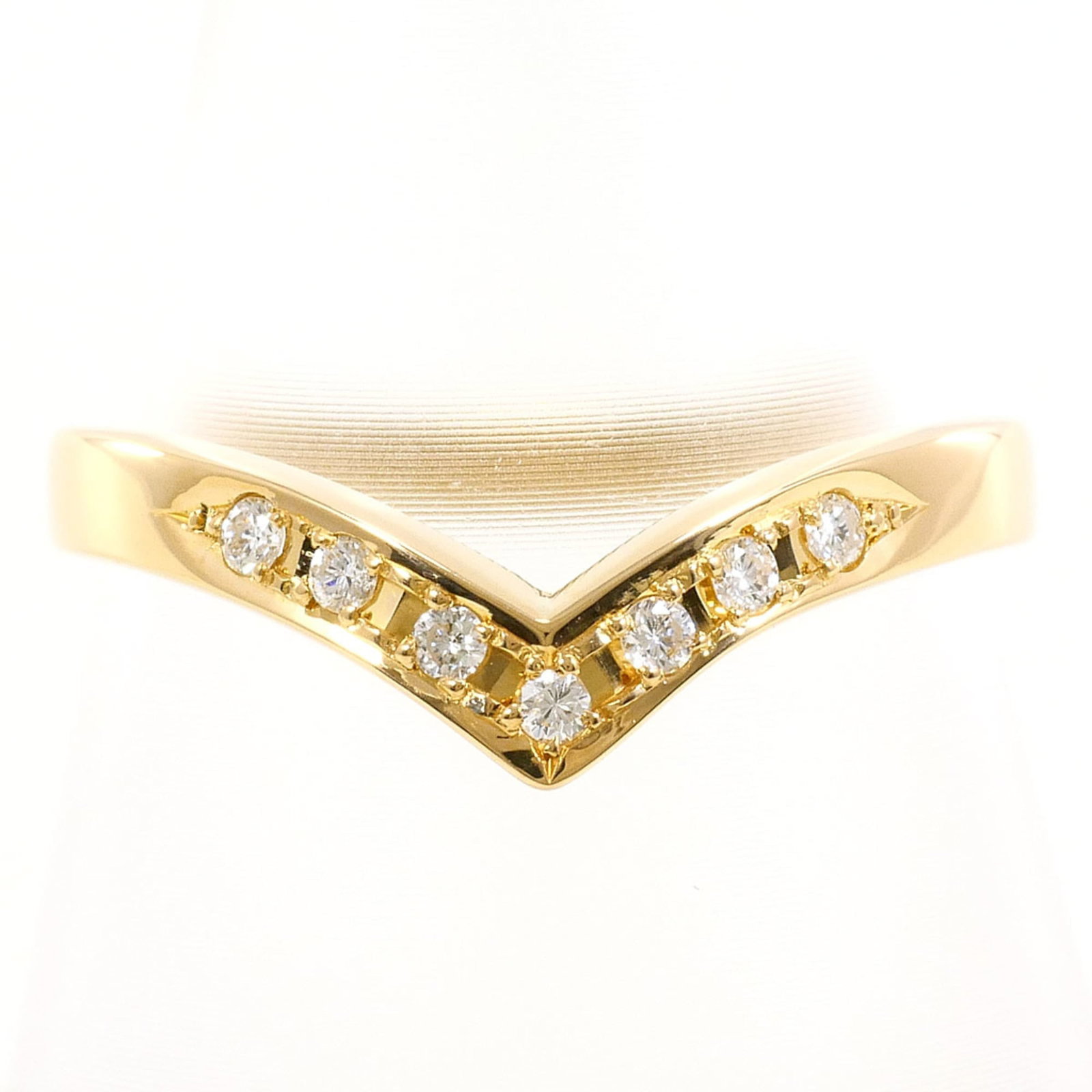 Unbranded Band Ring Yellow Gold (18K): Unbranded Band Ring Yellow Gold (18K) Yellow gold band ring with a diamond weighing 0.08 carats, set in an 18K yellow gold metal band that measures 3mm wide and weighs 2.1g. This ring is available in