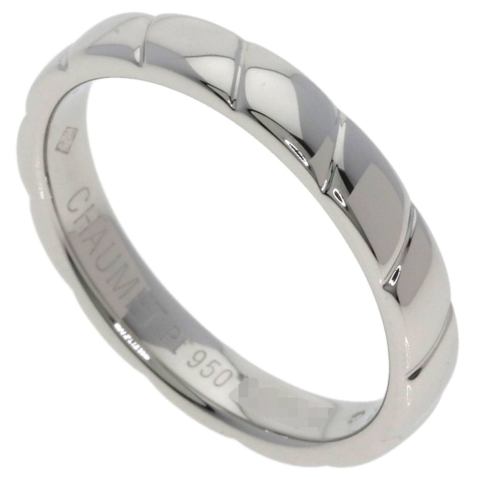 Chaumet Band Ring Platinum 950: Chaumet Band Ring Platinum 950 Platinum 950 band ring from Chaumet, featuring a sleek design with a width of 3.6mm and US size 9. This elegant piece weighs 7.9g and boasts a classic style that suits