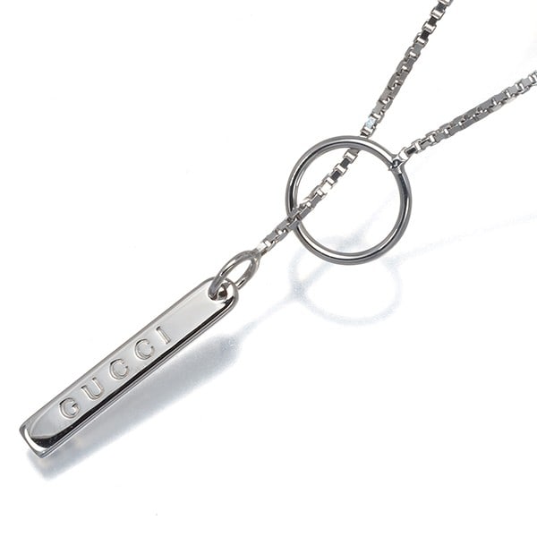 Gucci Necklace Lariat 18K 750 White Gold: Gucci Necklace Lariat 18K 750 White Gold 18k White Gold Lariat Necklace from Gucci's Raliat Collection, featuring a sleek and modern design with a pendant measuring 19.8 x 3.1mm and a total length of