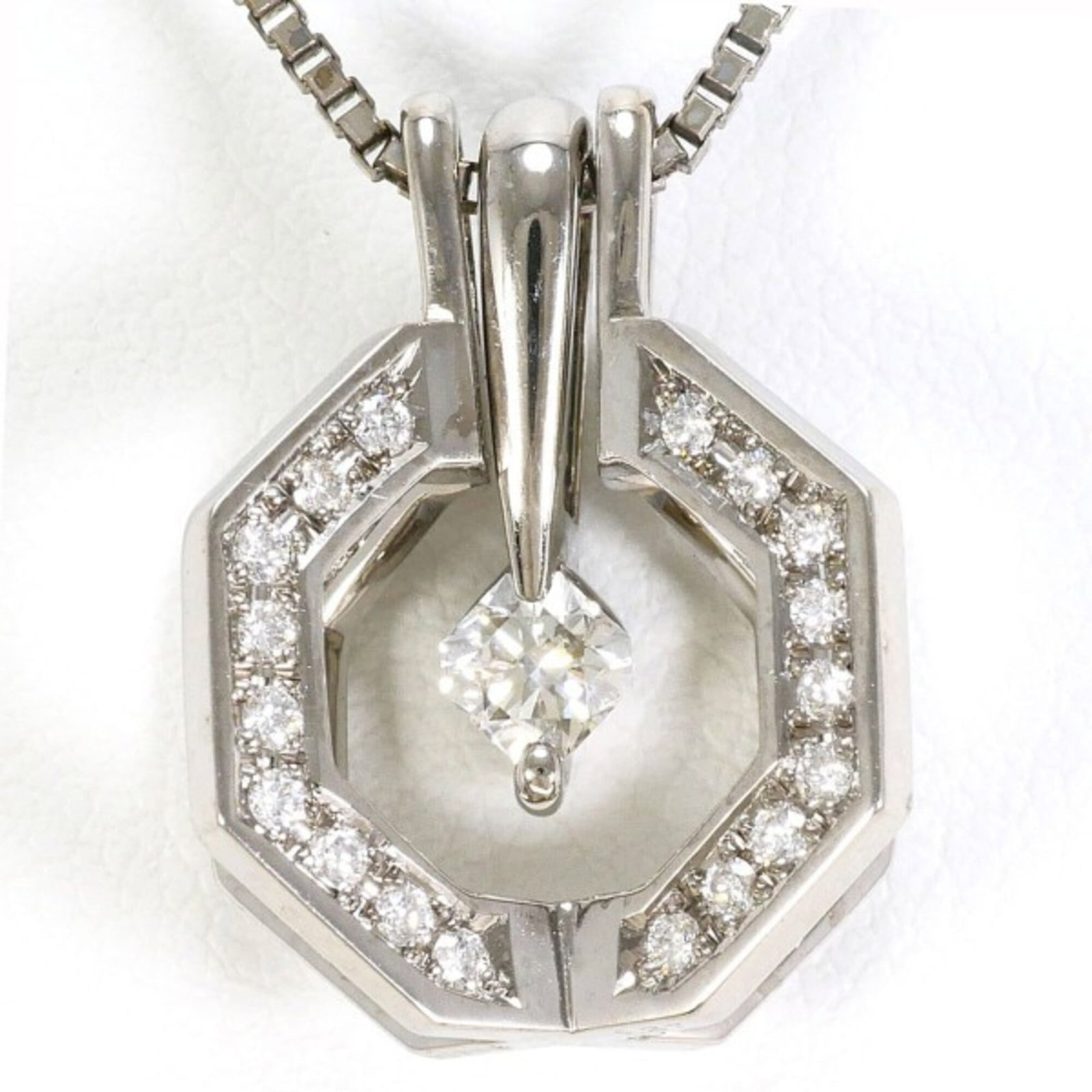 18K (18-Karat White Gold) Necklace With Diamonds: 0.208 Carats And 0.27 (Vs1 Clarity) Certificate: 18K (18-Karat White Gold) Necklace With Diamonds: 0.208 Carats And 0.27 (Vs1 Clarity) Certificate 18K white gold necklace with diamonds, featuring a 0.208 carat diamond and a certificate of authentici