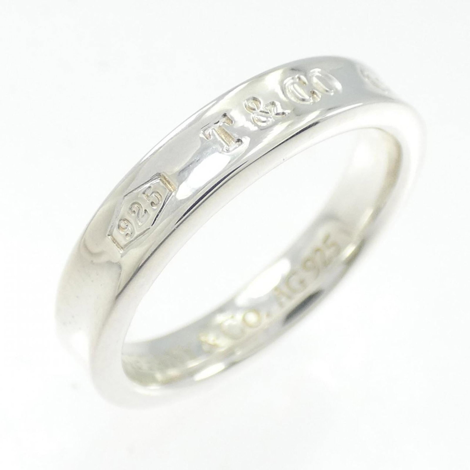 Silver 925 Tiffany Band Ring: Silver 925 Tiffany Band Ring Silver 925 Tiffany Band Ring features a classic design made from high-quality silver, with a US size of 7.5 and JP size of 15.5. This stylish band ring is crafted from