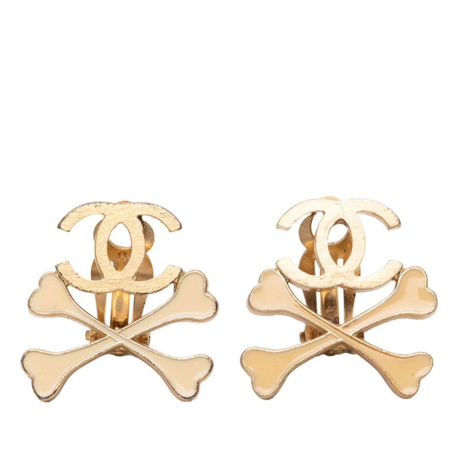 Chanel Clip Earrings Gold Plating: Chanel Clip Earrings Gold Plating Chanel Clip Earrings Gold Plating are designed with a classic aesthetic, featuring gold plating in beige and gold tones. The earrings' compact size makes them easy