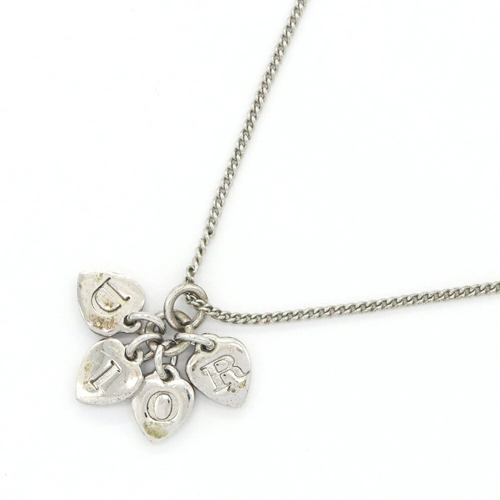Christian Dior Necklace Silver Metal Pendant Charm Heart Design Women'S Dior: Christian Dior Necklace Silver Metal Pendant Charm Heart Design Women'S Dior Silver Metal Pendant Charm Heart Design Necklace from Christian Dior, featuring a heart-shaped design in silver metal. The 