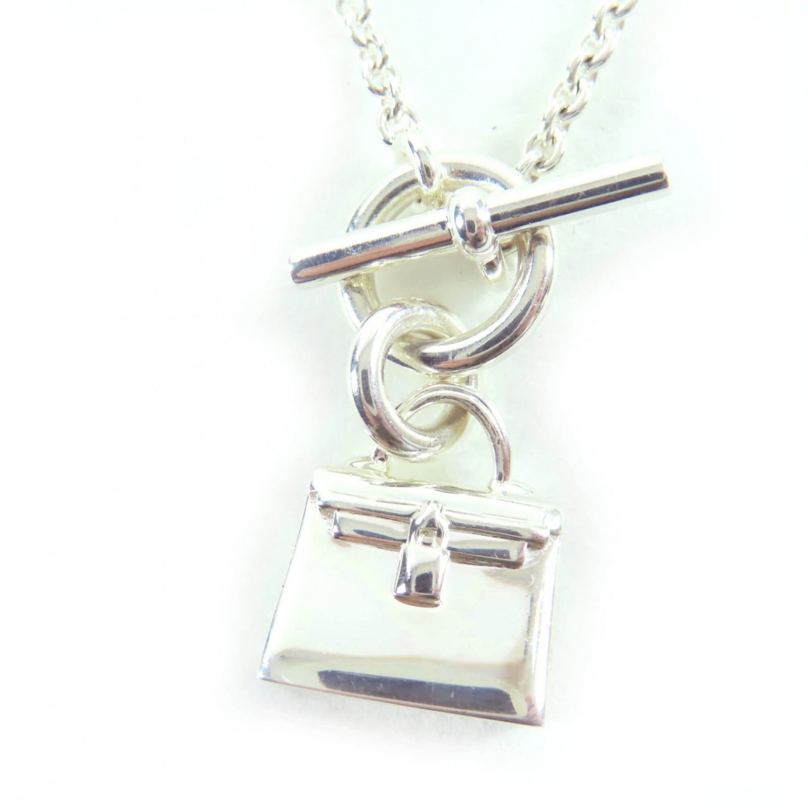 Hermes (Hermes) 2023 Ag925 Amulette Kelly Necklace Pendant Silver With Box Made In Italy Weight: Hermes (Hermes) 2023 Ag925 Amulette Kelly Necklace Pendant Silver With Box Made In Italy Weight Silver 925 Amulette Kelly Necklace Pendant from Hermes, made in Italy. This elegant necklace features a