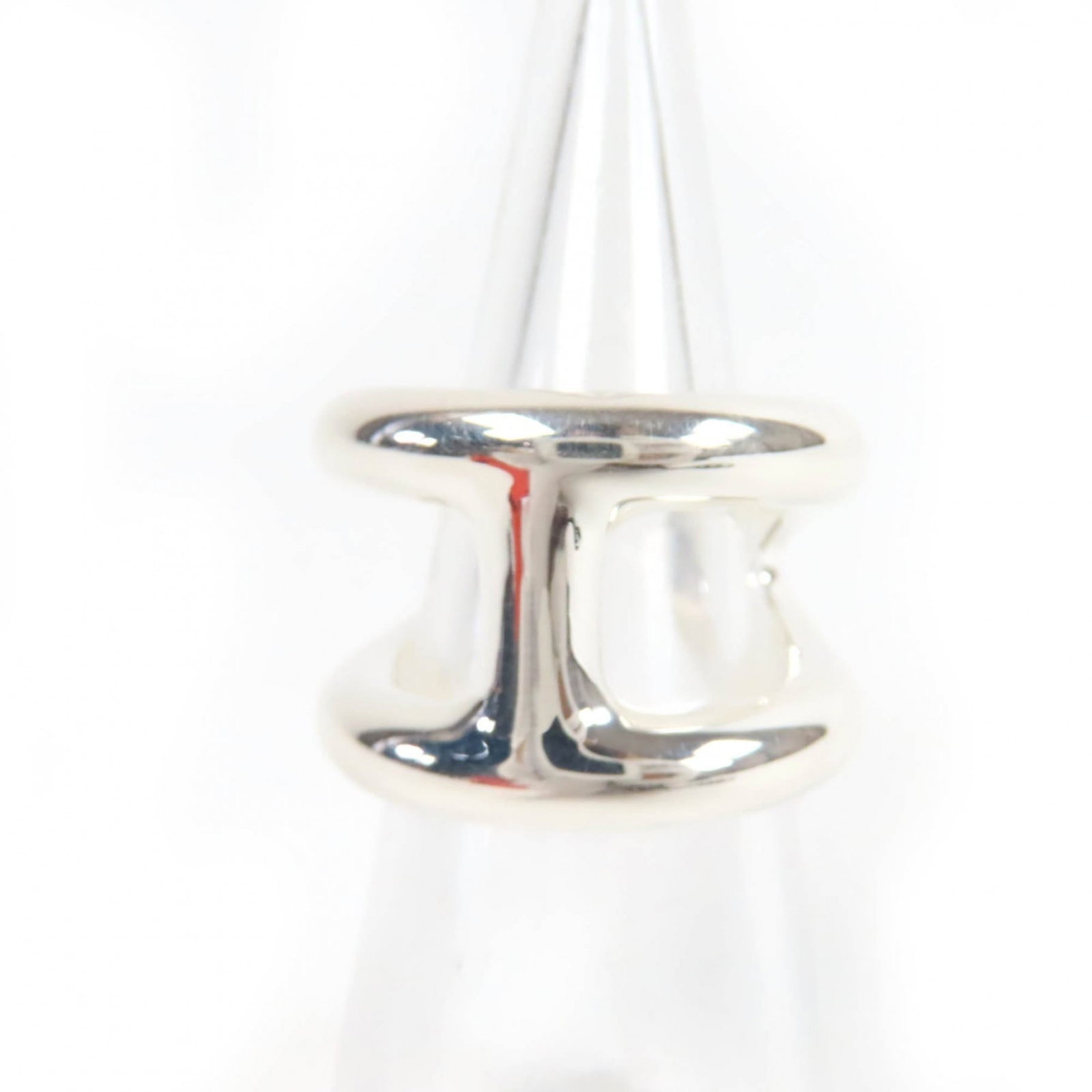 Ring Hermes Band: Ring Hermes Band Silver925 band ring from Hermes, featuring a sleek design with a width of 15mm and weighing 14.9g. This elegant piece is presented in its original box for added convenience. Item