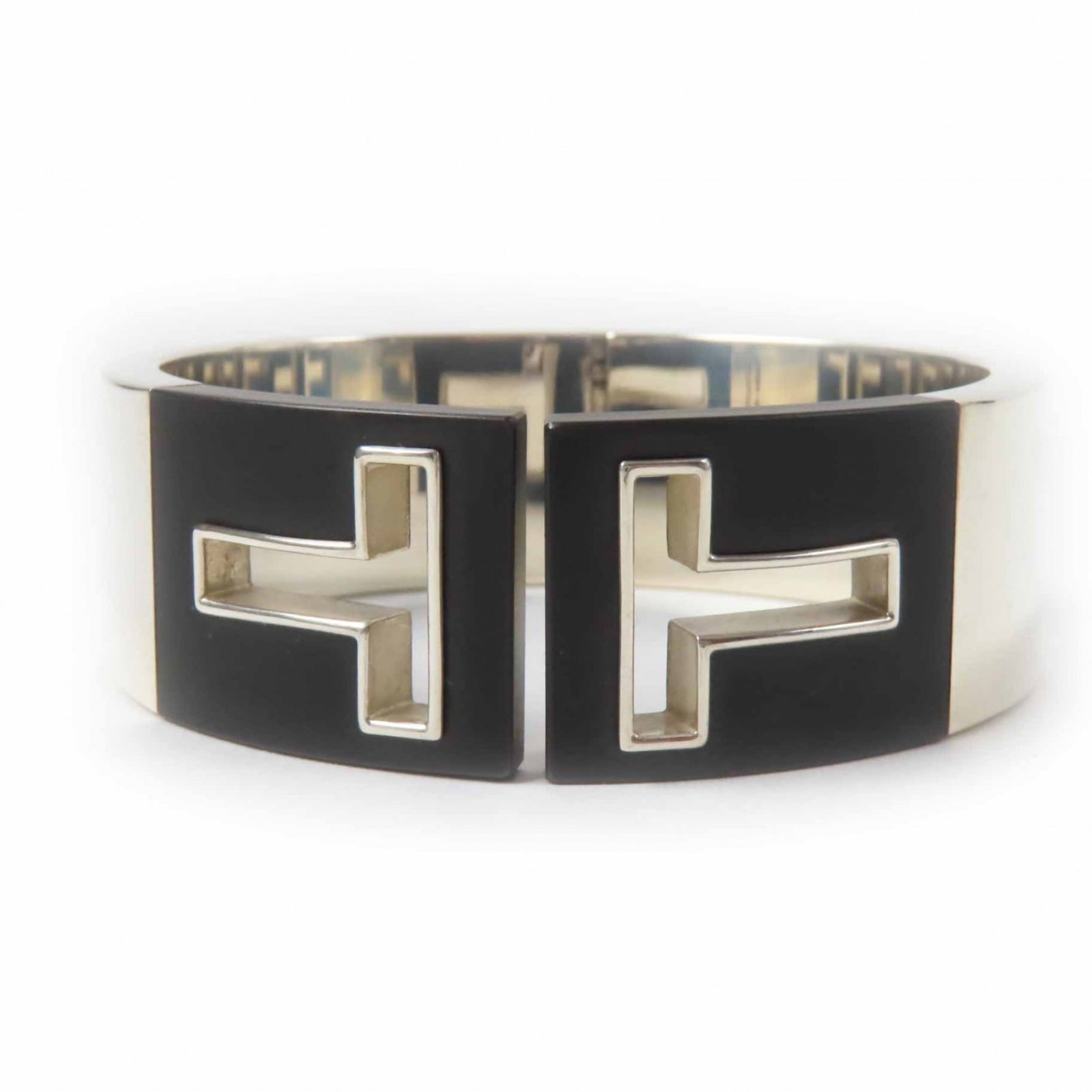 Silver Tiffany Bangle 925: Silver Tiffany Bangle 925 Silver Tiffany Bangle 925 features a sleek, black design made from high-quality silver. Measuring 16cm in length, this bangle is a stylish accessory for women. Its durable co