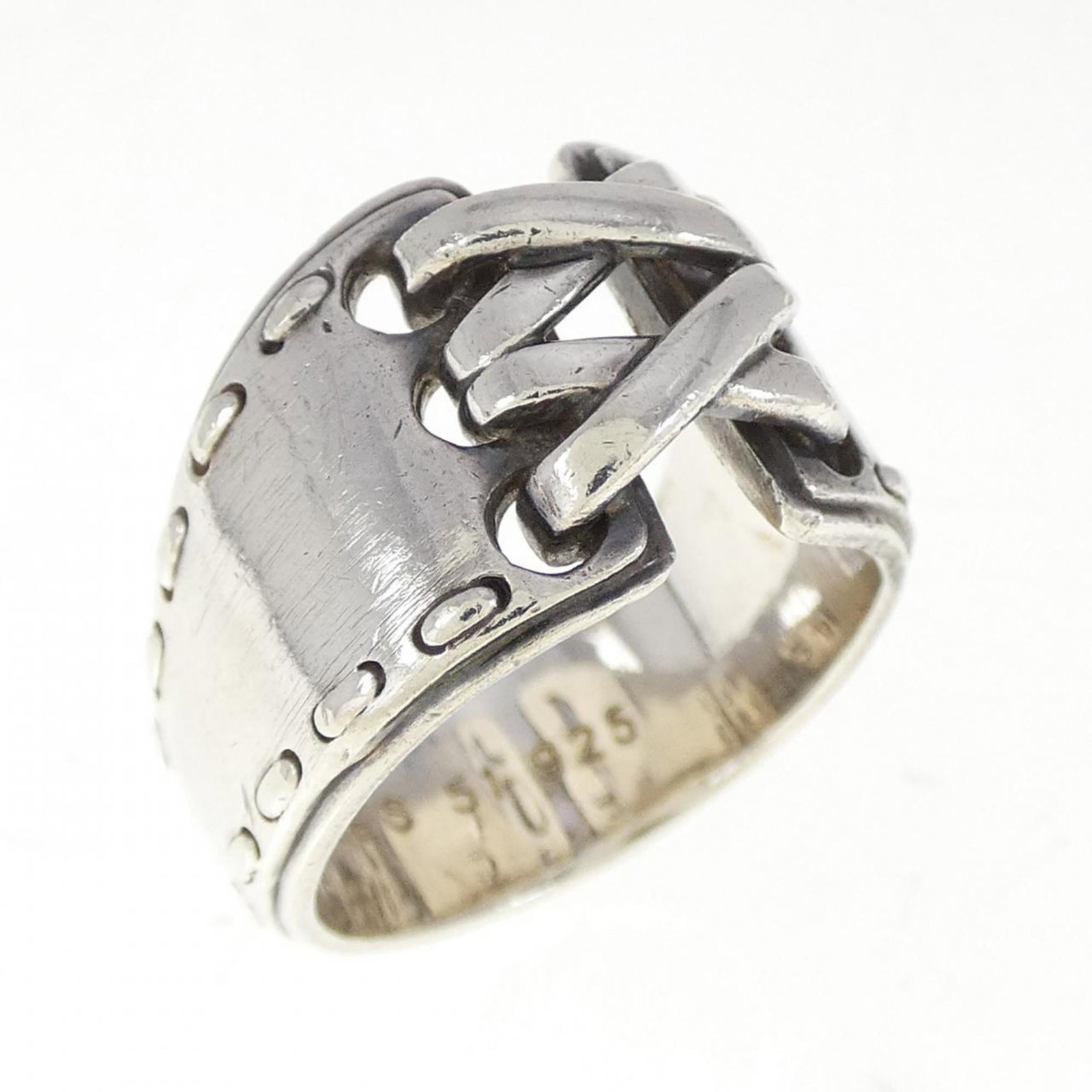 Silver Ring Band Hermes 925: Silver Ring Band Hermes 925 Silver Ring Band Hermes 925 features a sleek and sophisticated design made from high-quality silver. This 51 US size band ring boasts a classic style that complements any