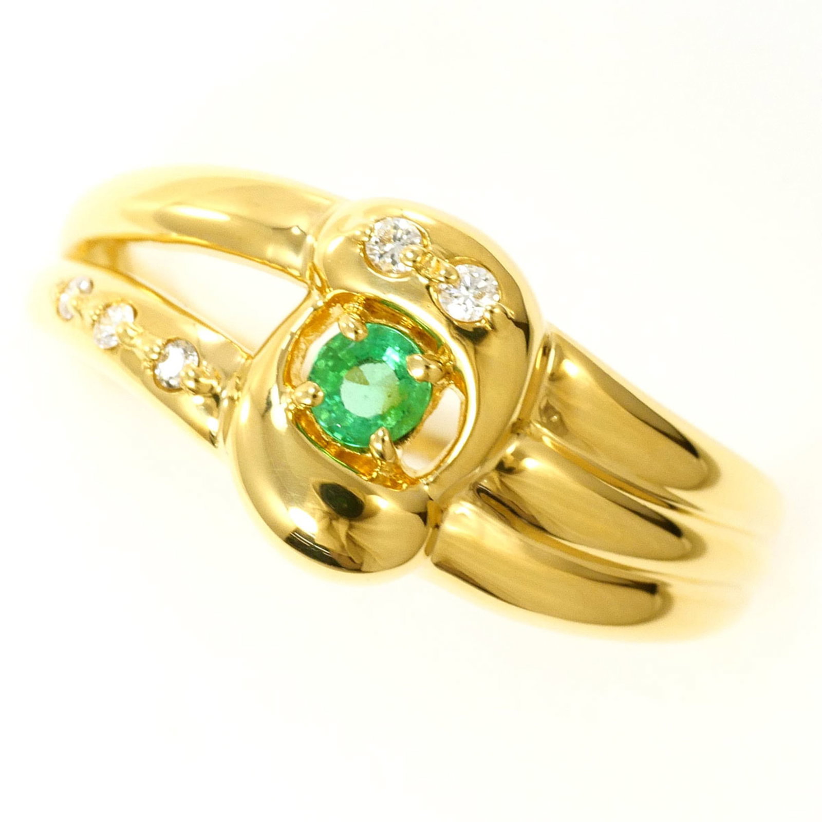 Unbranded Band Ring Yellow Gold (18K): Unbranded Band Ring Yellow Gold (18K) Yellow gold band ring with a diamond and emerald stone, crafted from 18K metal. Weighing in at 4g, this 9mm wide ring features a classic design that complements