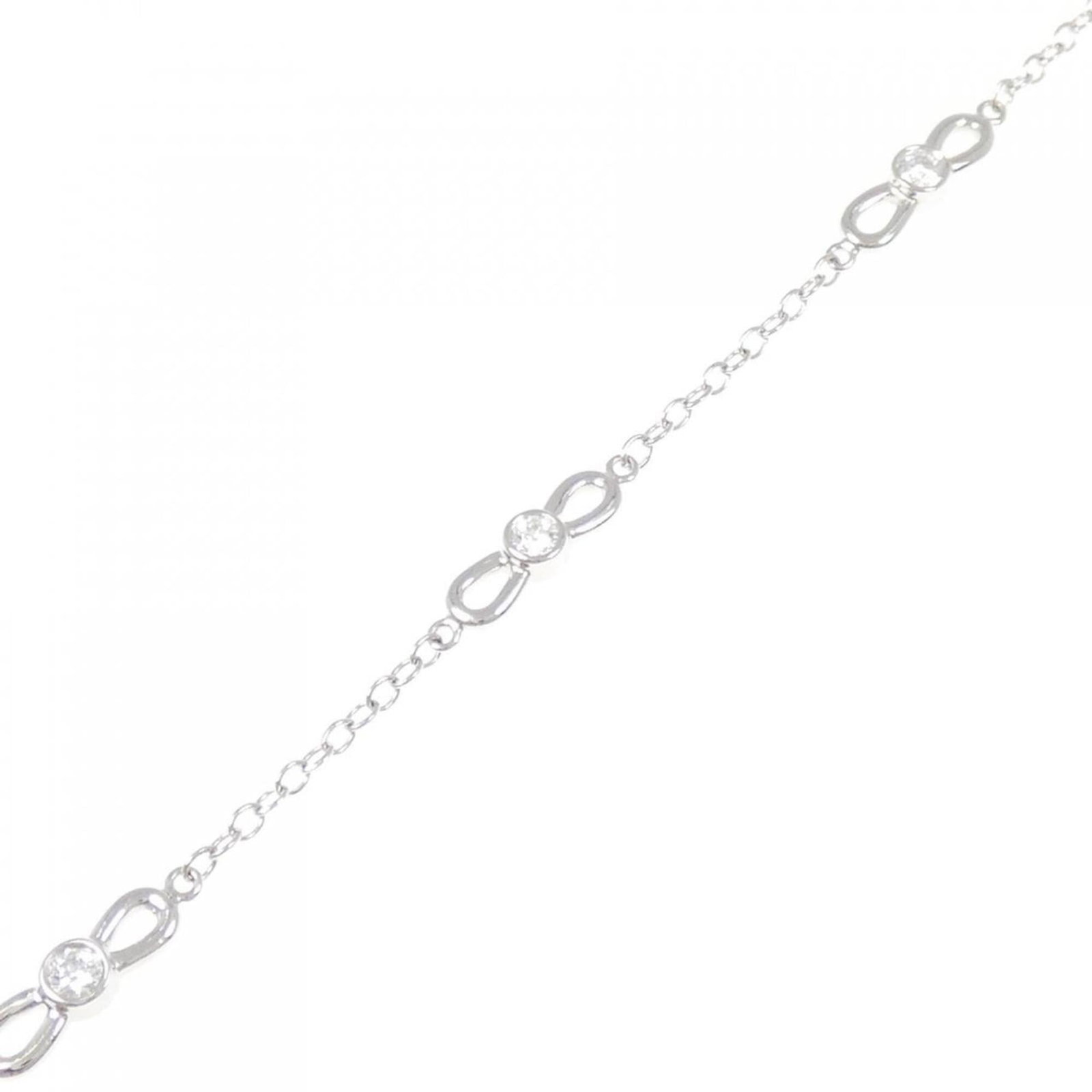 Tiffany Link Bracelet White Gold (18K): Tiffany Link Bracelet White Gold (18K) Tiffany's iconic Link bracelet shines in white gold (18K), its elegant design complemented by a subtle sparkle from the accompanying diamond. This timeless piece