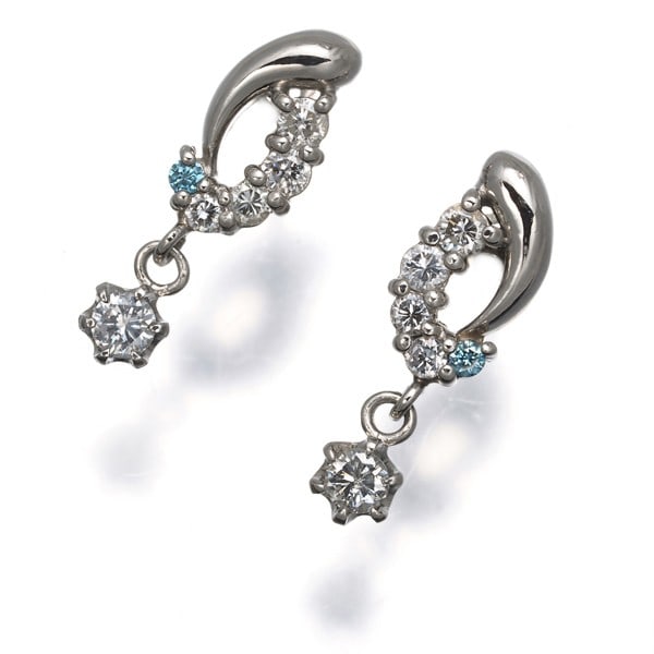Diamond Earrings Clear Platinum 0.25Ct Blue 900: Diamond Earrings Clear Platinum 0.25Ct Blue 900 Platinum metal earrings featuring a stunning 0.25ct blue diamond, carefully crafted in a stud design. The clear platinum setting showcases the natural b