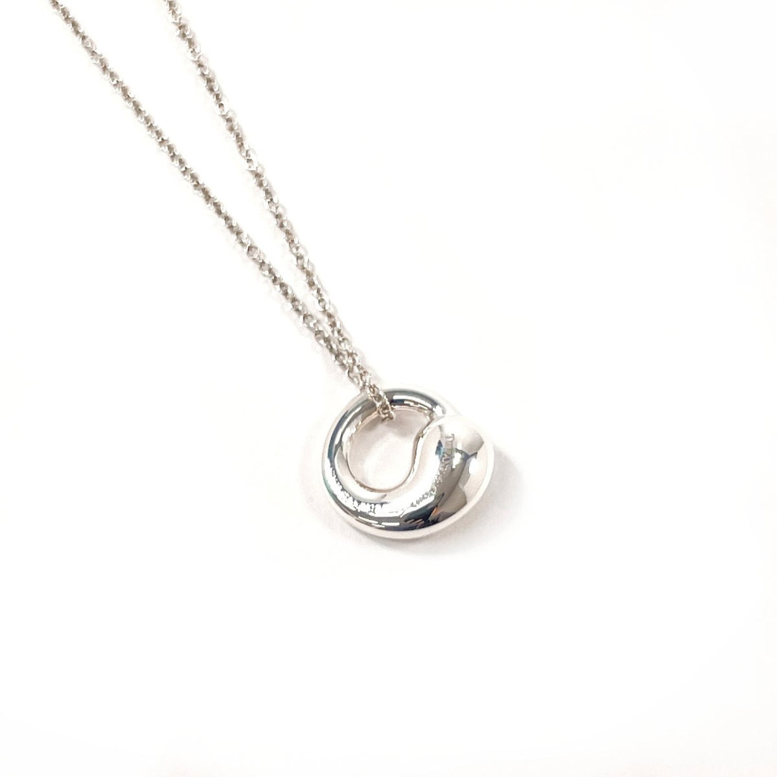 Women's Sterling Silver 925 Necklace Elsa Peretti Tiffany Co.: Women's Sterling Silver 925 Necklace Elsa Peretti Tiffany Co. Sterling silver 925 necklace from Tiffany & Co., featuring Elsa Peretti's design, crafted in Spain. The elegant piece boasts a sterling