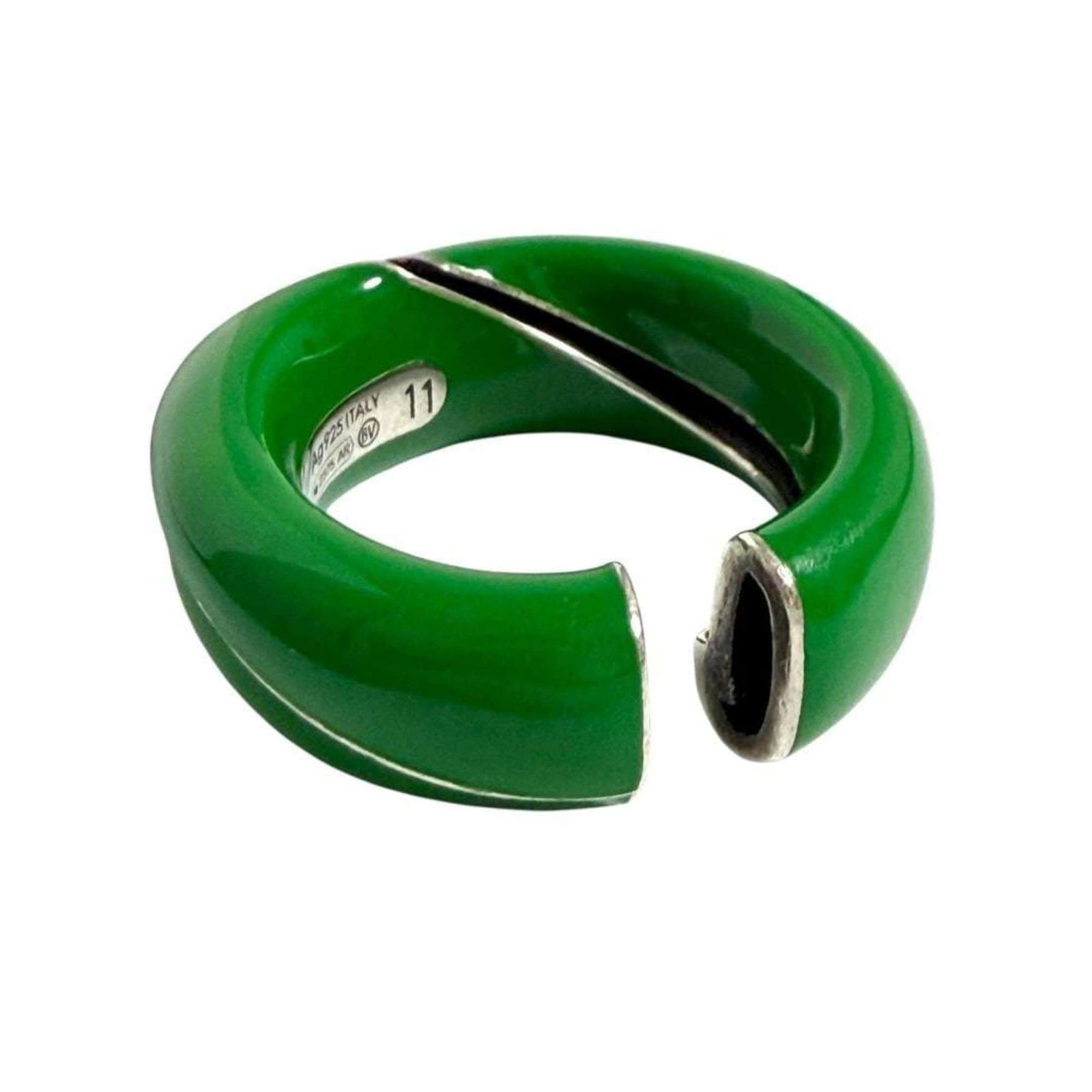 Veneta Band Ring: Veneta Band Ring The Veneta Band Ring features a stunning green hue, showcasing the iconic Bottega Veneta style. This classic band ring is crafted in Italy and available in US size 6 and Japanese