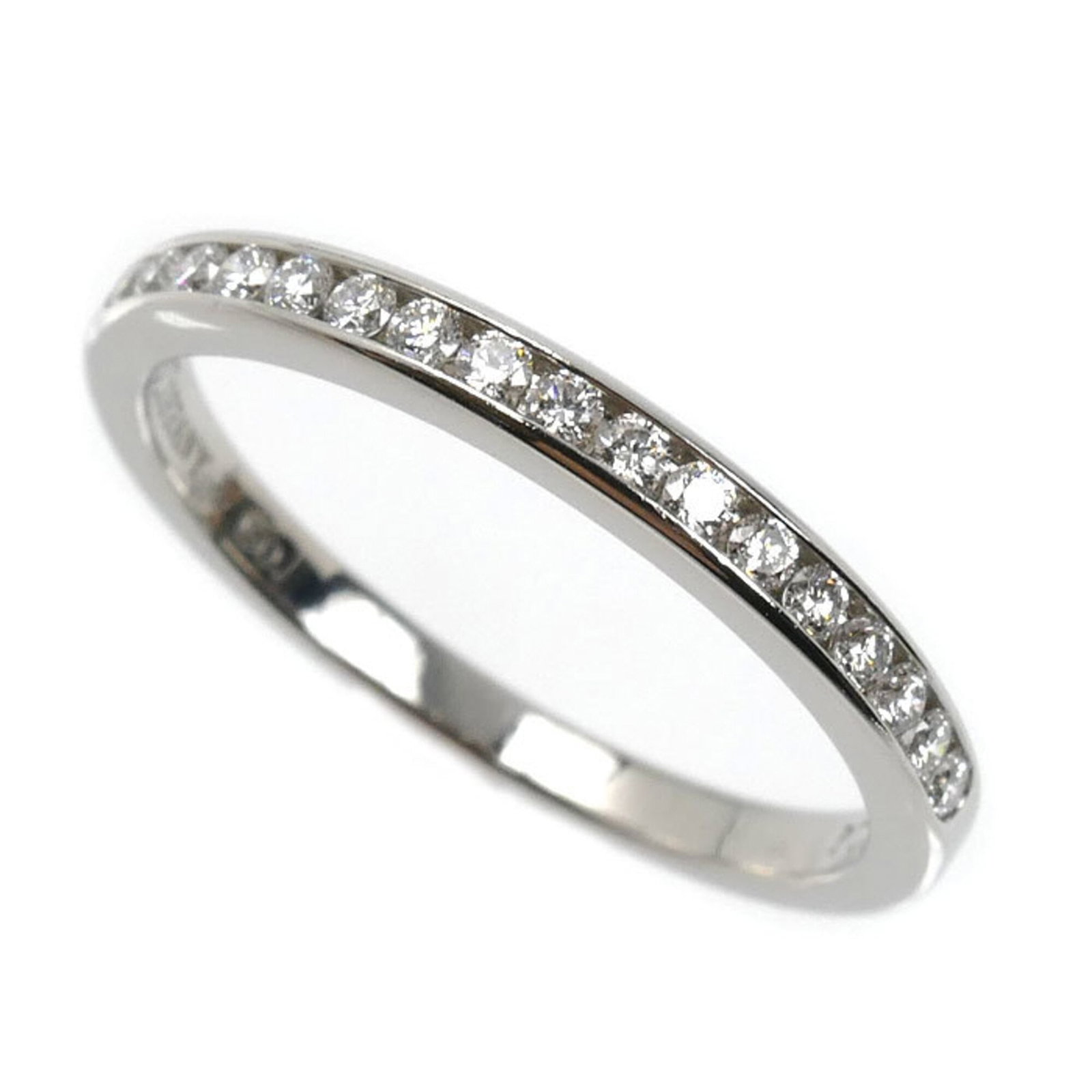 Tiffany platinum ring band: Tiffany platinum ring band Tiffany platinum ring band, crafted from high-quality platinum with a diamond stone. This elegant band boasts a classic design and is available in size 6 US. A beautiful