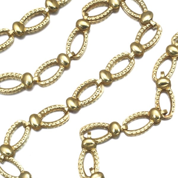 Yellow gold chain necklace oval link 18K 750 Mikimoto 40cm: Yellow gold chain necklace oval link 18K 750 Mikimoto 40cm Yellow gold chain necklace with oval link design, crafted from 18K / 750 yellow gold. The 40cm long necklace boasts a delicate oval link