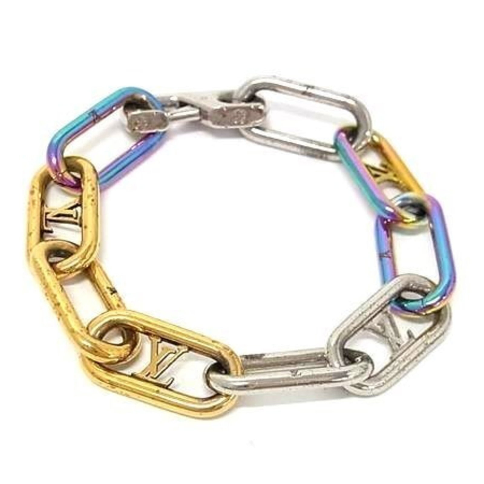 Metal Charm Louis Vuitton: Metal Charm Louis Vuitton Metal Charm Louis Vuitton bears the signature of its creator. This multi-color charm bracelet features metal material and measures 20.5cm in length, making it a notable piece