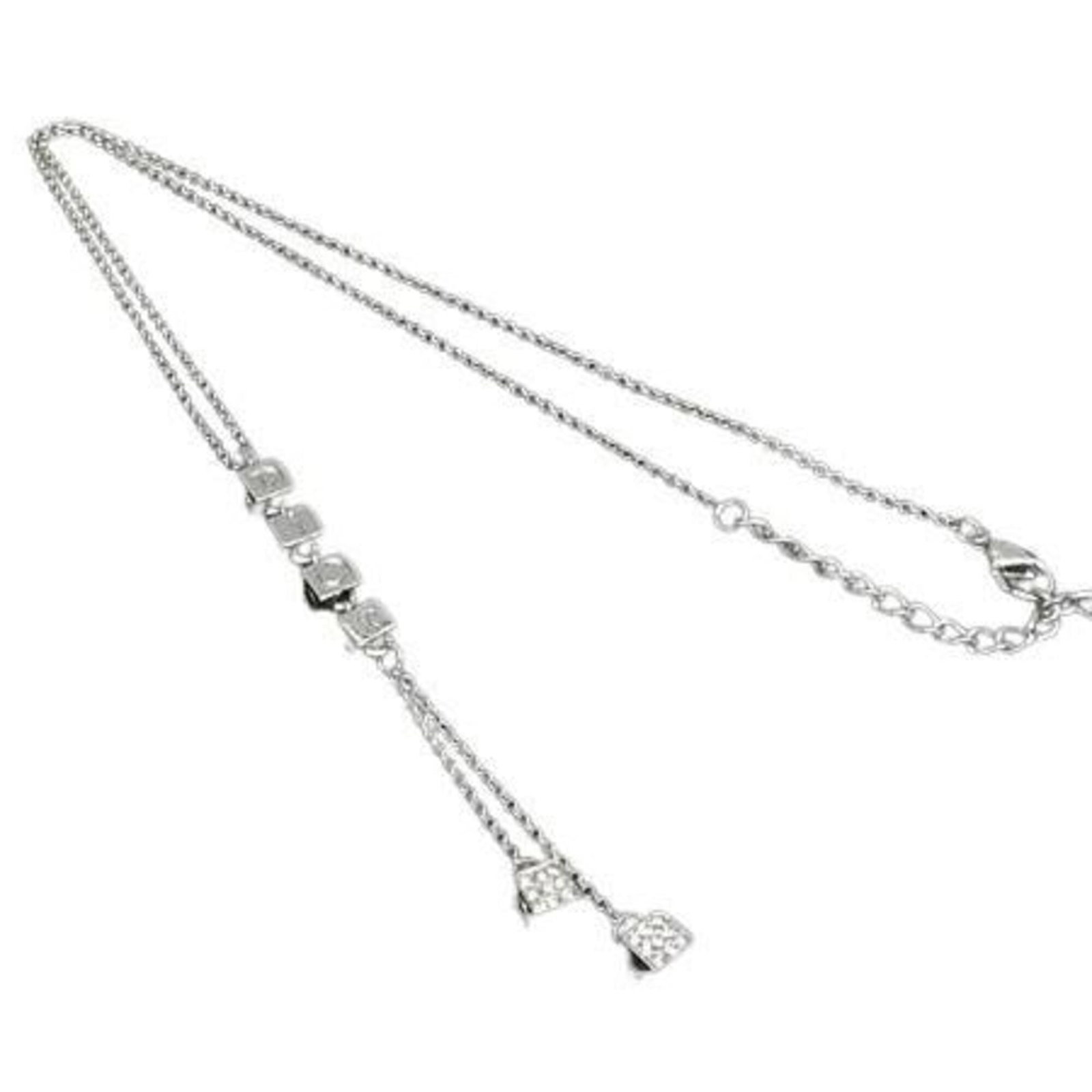 Christian Dior Necklace Silver Metal For Women.: Christian Dior Necklace Silver Metal For Women. Silver metal necklace from Christian Dior, featuring a sleek and sophisticated design. This necklace boasts a silver metal construction with a