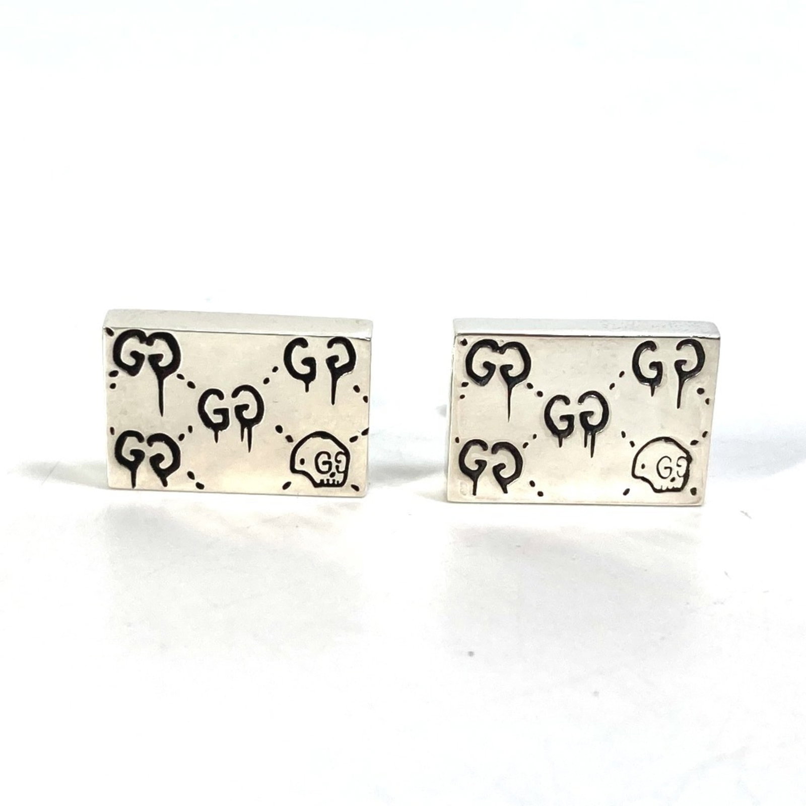 Cufflinks Silver 925 Gucci: Cufflinks Silver 925 Gucci Silver 925 Gucci cufflinks come with a box and dust bag, showcasing the brand's signature style. Made from high-quality silver, these cufflinks are a stylish accessory for f