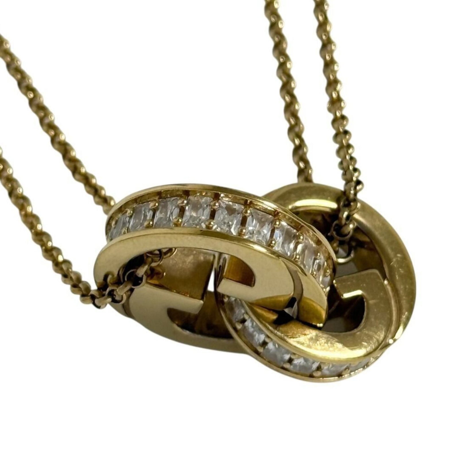 Blondie Double Chain Necklace Pendant by Gucci Women: Blondie Double Chain Necklace Pendant by Gucci Women Gucci's Blondie Double Chain Necklace Pendant boasts an elegant combination of artificial pearl, metal, and rhinestone details. The necklace featur