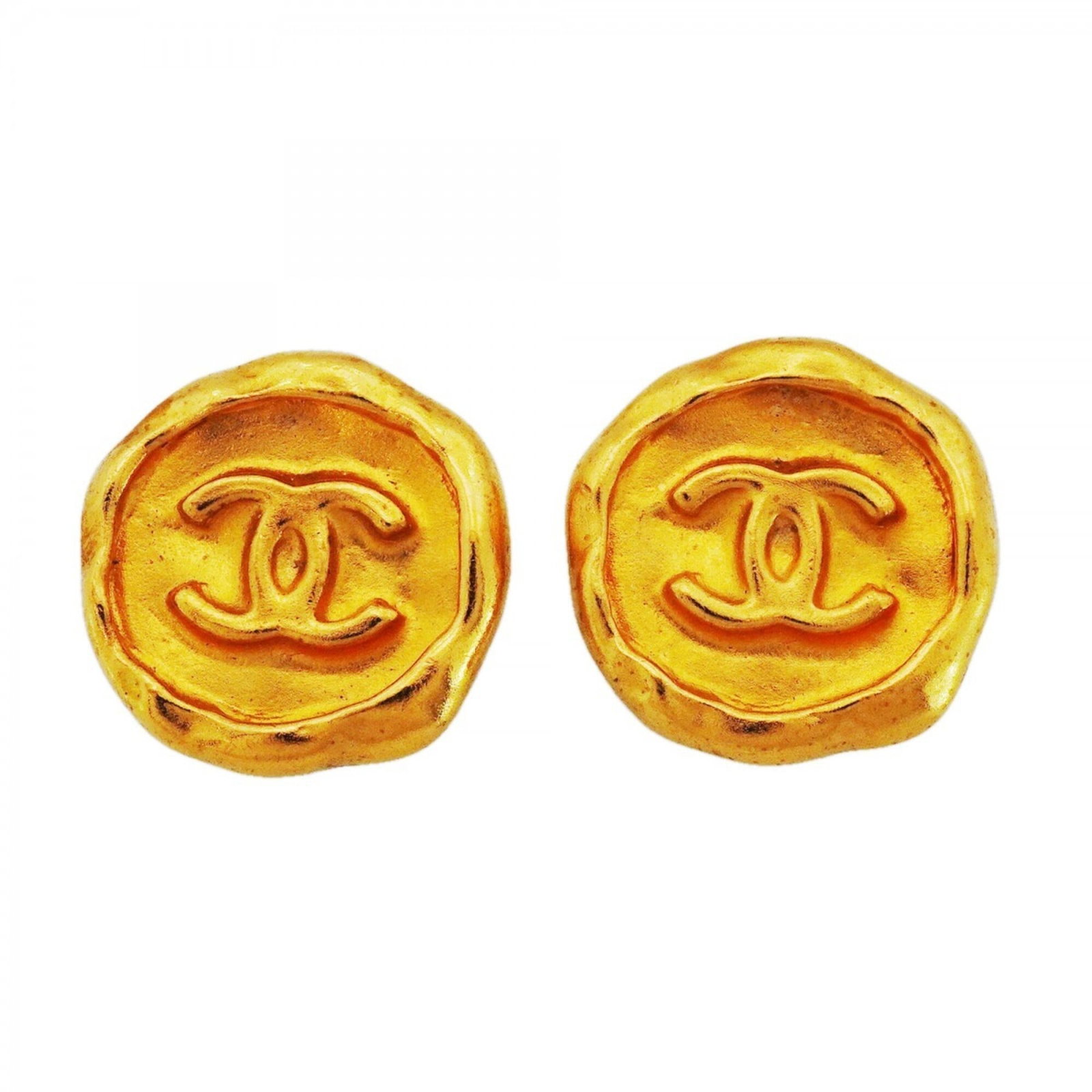 Chanel Clip Earrings Gold Plating: Chanel Clip Earrings Gold Plating Chanel Clip Earrings Gold Plating are designed with a sleek and sophisticated gold plating finish, adding a touch of luxury to any outfit. Measuring 26.40mm x 26.30mm