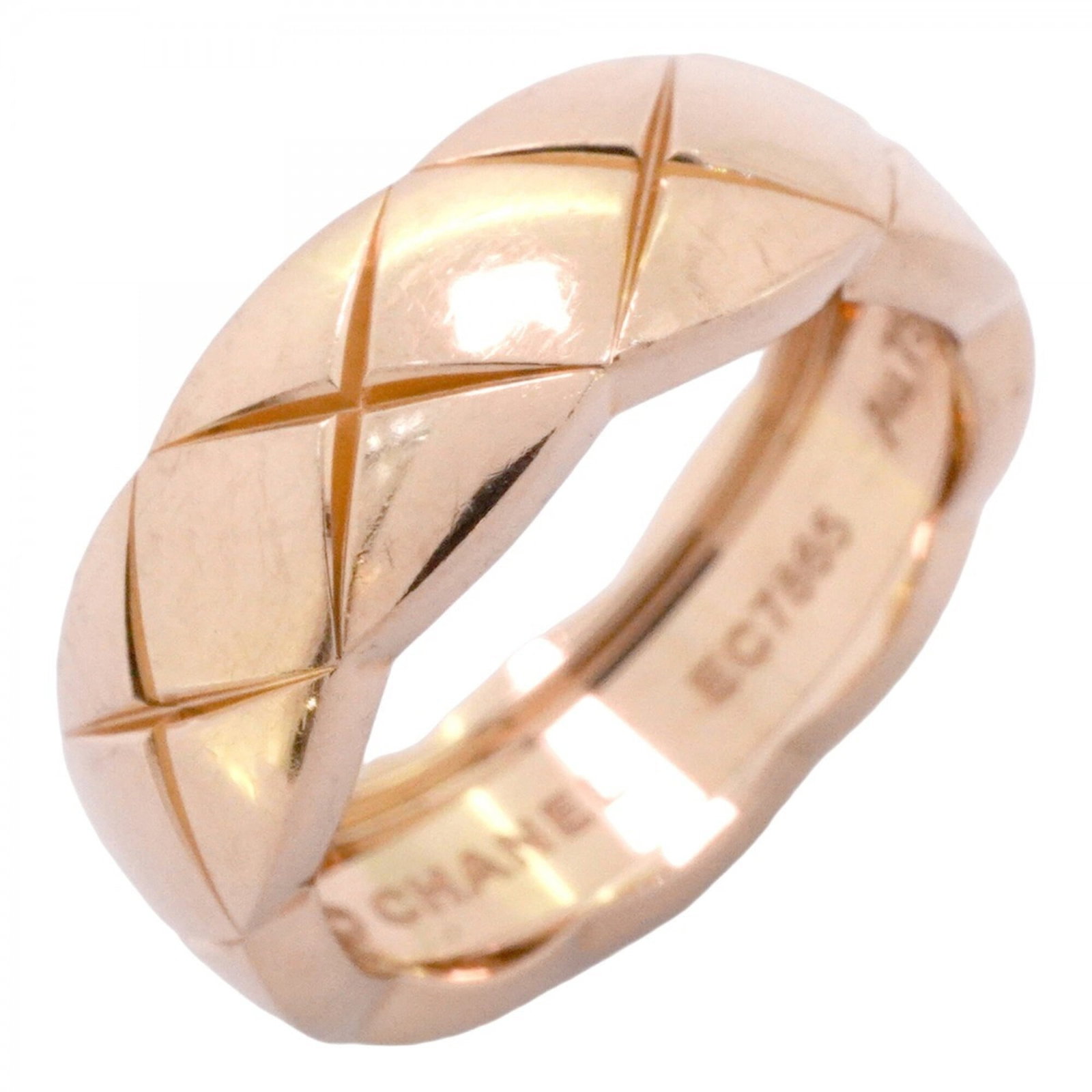 Pink Gold 18k Ring Band Chanel: Pink Gold 18k Ring Band Chanel Pink gold 18k band ring from Chanel, featuring a sleek and sophisticated design. This 51 US size 6 ring showcases the luxurious material in a stylish band that adds a