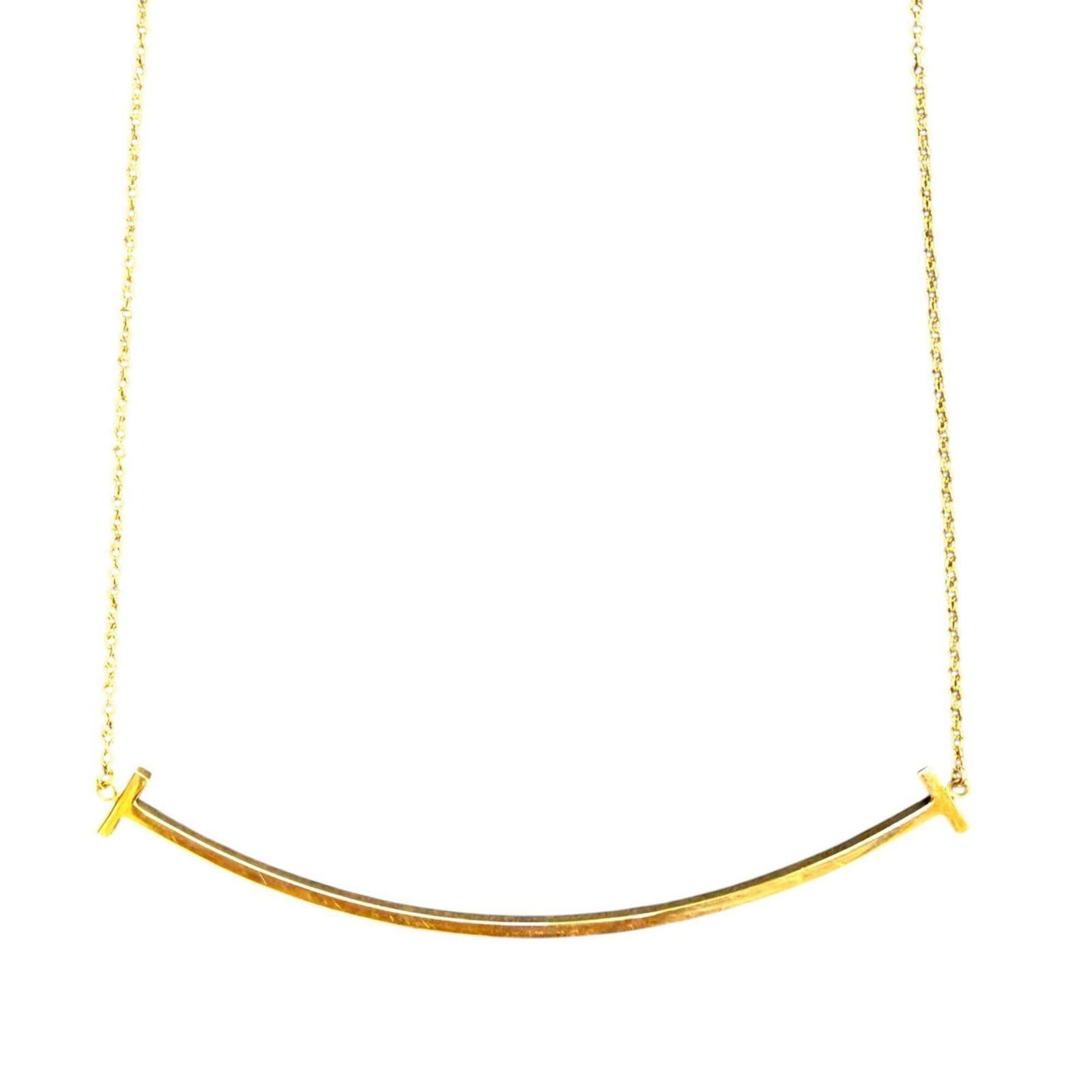 Tiffany&Co. Tiffany T Smile Pendant Large 18K 750 (Yellow Gold) 45.5Cm Current Model Necklace: Tiffany&Co. Tiffany T Smile Pendant Large 18K 750 (Yellow Gold) 45.5Cm Current Model Necklace Tiffany&Co.'s iconic Tiffany T Smile Pendant shines in large 18K yellow gold, measuring 10mm x 70mm. This