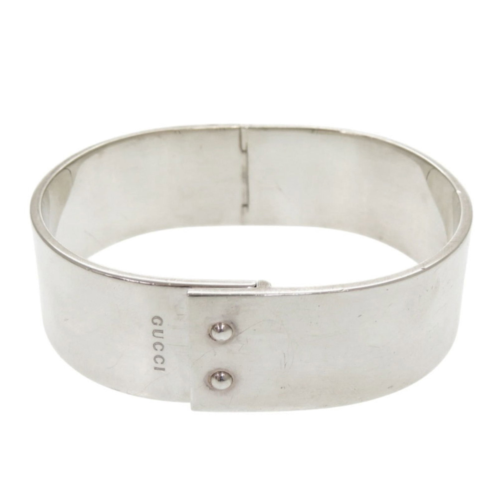 Bangle Gucci Silver 925: Bangle Gucci Silver 925 Silver Gucci bangle, crafted from high-quality silver 925 metal, measures 18cm in length and weighs approximately 78.3g. Brought to you by the renowned Italian luxury brand