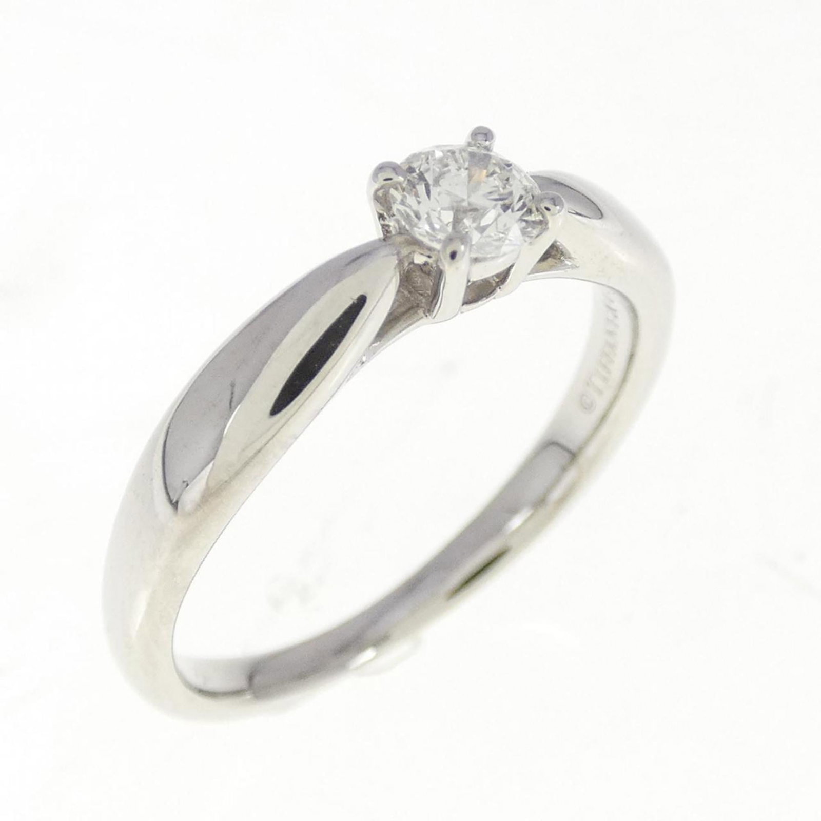 Ring Tiffany Engagement: Ring Tiffany Engagement Platinum950 Tiffany Type Engagement ring features a 0.18ct H color diamond set in a high-quality platinum setting, weighing 3.2g. The VS1 clarity diamond adds brilliance to