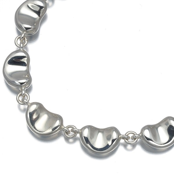 Tiffany&Co. Necklace Bean 925 Sterling Silver: Tiffany&Co. Necklace Bean 925 Sterling Silver 925 Sterling Silver Necklace from Tiffany & Co. features a sleek design with a width of 7.0mm and a length of 39cm, making it a stylish addition to any ou