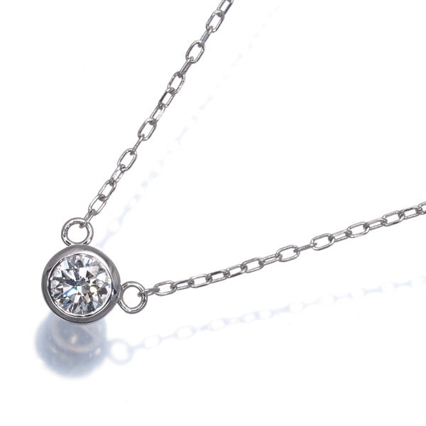 Diamond 0.20Ct Bezel Setting Solitaire Necklace 900 850 Platinum: Diamond 0.20Ct Bezel Setting Solitaire Necklace 900 850 Platinum 900 / 850 Platinum Diamond Solitaire Necklace. This elegant necklace showcases a stunning 0.20ct diamond solitaire pendant set in a