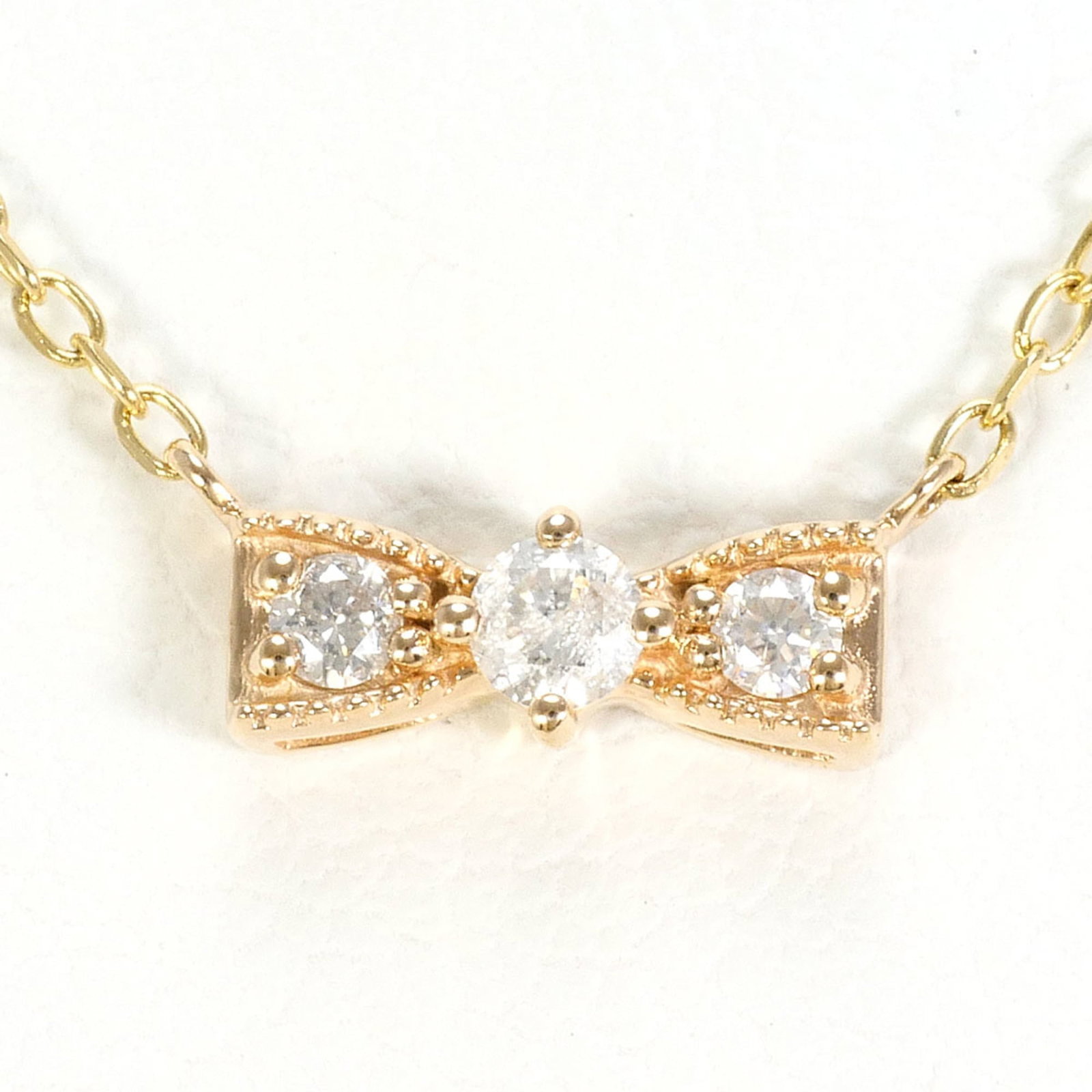 K10 10K Yg Yellow Gold Necklace With Diamond (No Carat Marking) Total Weight 0.9G 40Cm Like New: K10 10K Yg Yellow Gold Necklace With Diamond (No Carat Marking) Total Weight 0.9G 40Cm Like New Pink gold and yellow gold combine in this elegant 10K YG Yellow Gold Necklace, featuring a stunning