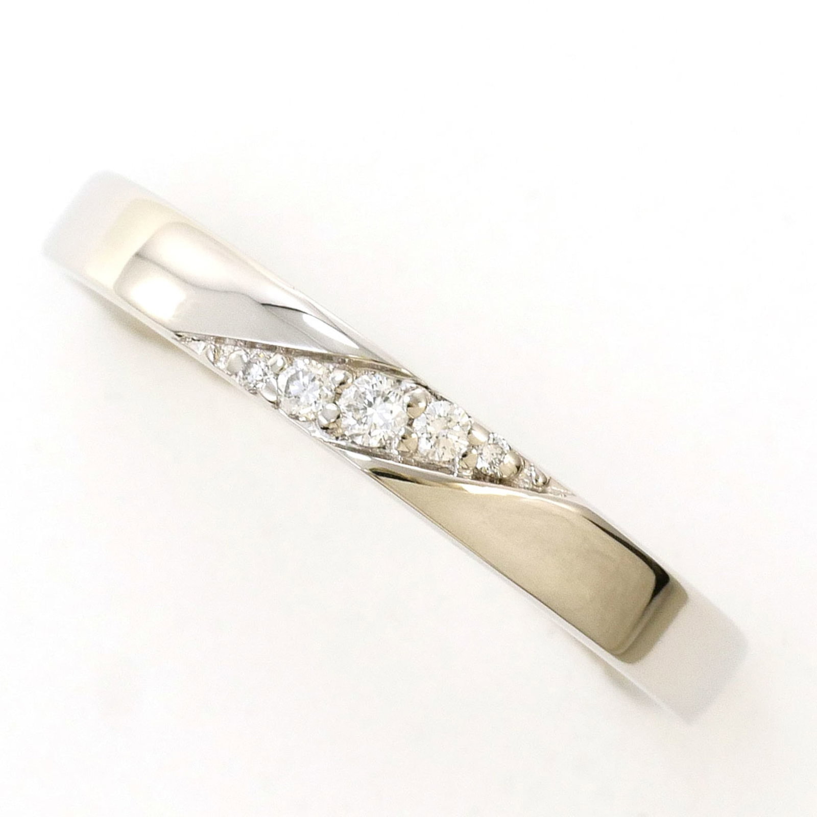 Ring Band Platinum 950 Unbranded: Ring Band Platinum 950 Unbranded Platinum 950 band ring features a diamond stone with a weight of 0.04 carats, set in a platinum metal band with a US size 6.5 and JP size 13 fit. The ring has a width
