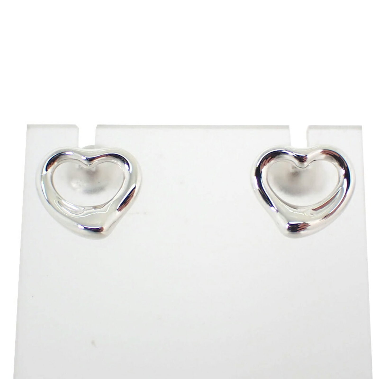 Sterling Silver Clip Earrings Tiffany: Sterling Silver Clip Earrings Tiffany Sterling silver clip earrings from Tiffany, crafted with 925 material and featuring a sleek design. The elegant silver color adds a touch of sophistication to