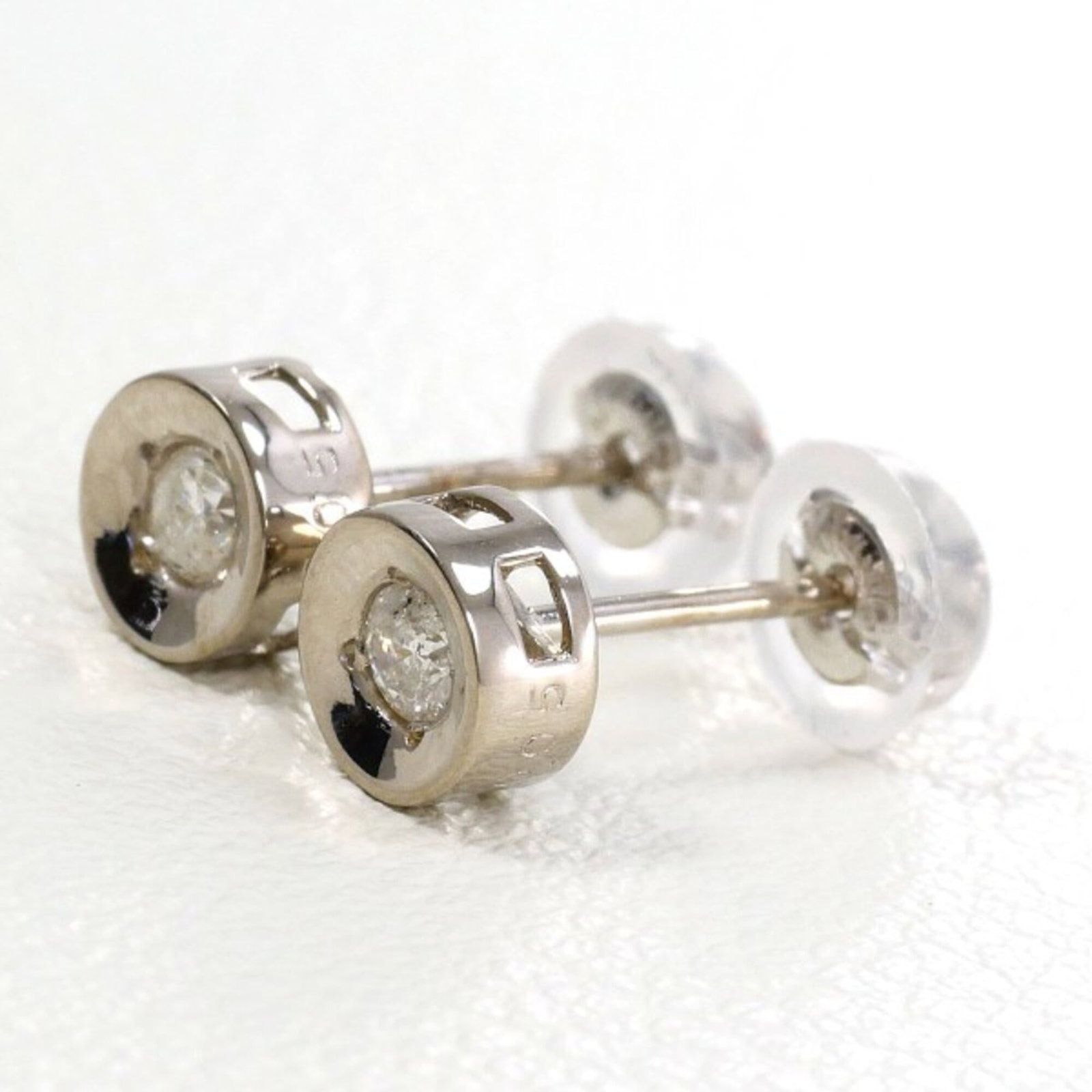 Unbranded Stud Earrings White Gold (14K): Unbranded Stud Earrings White Gold (14K) Stud earrings made from 14K white gold, featuring a diamond stone weighing 0.05 carats and a total weight of 0.5g / 0.01oz. The item is crafted with