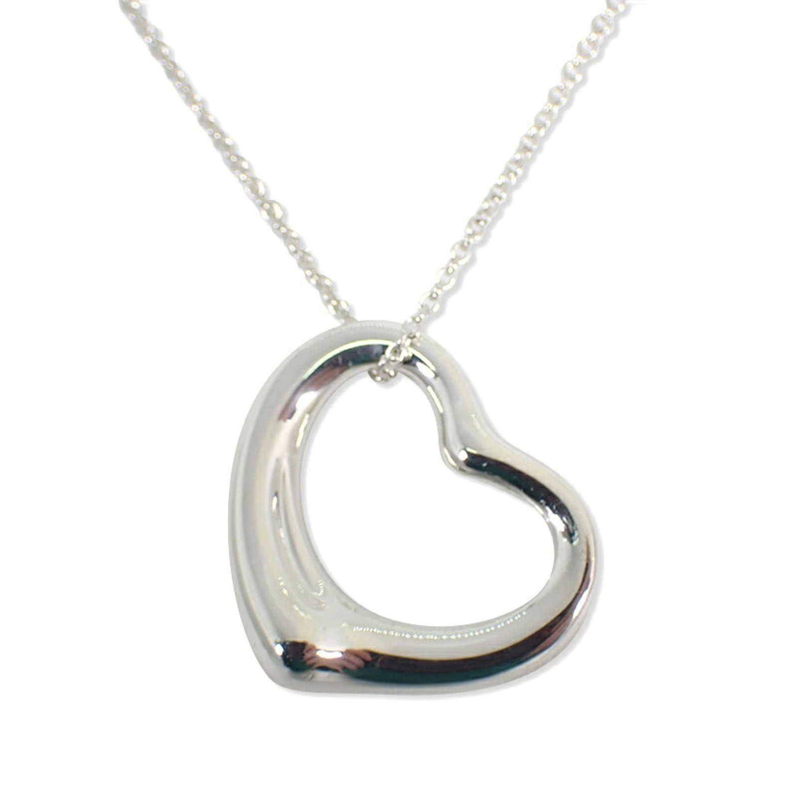 Pendant necklace heart 925 Tiffany: Pendant necklace heart 925 Tiffany Sterling silver pendant necklace features a heart design, bearing the hallmark of Tiffany. The necklace boasts a comfortable 41 cm circumference and measures 19mm x