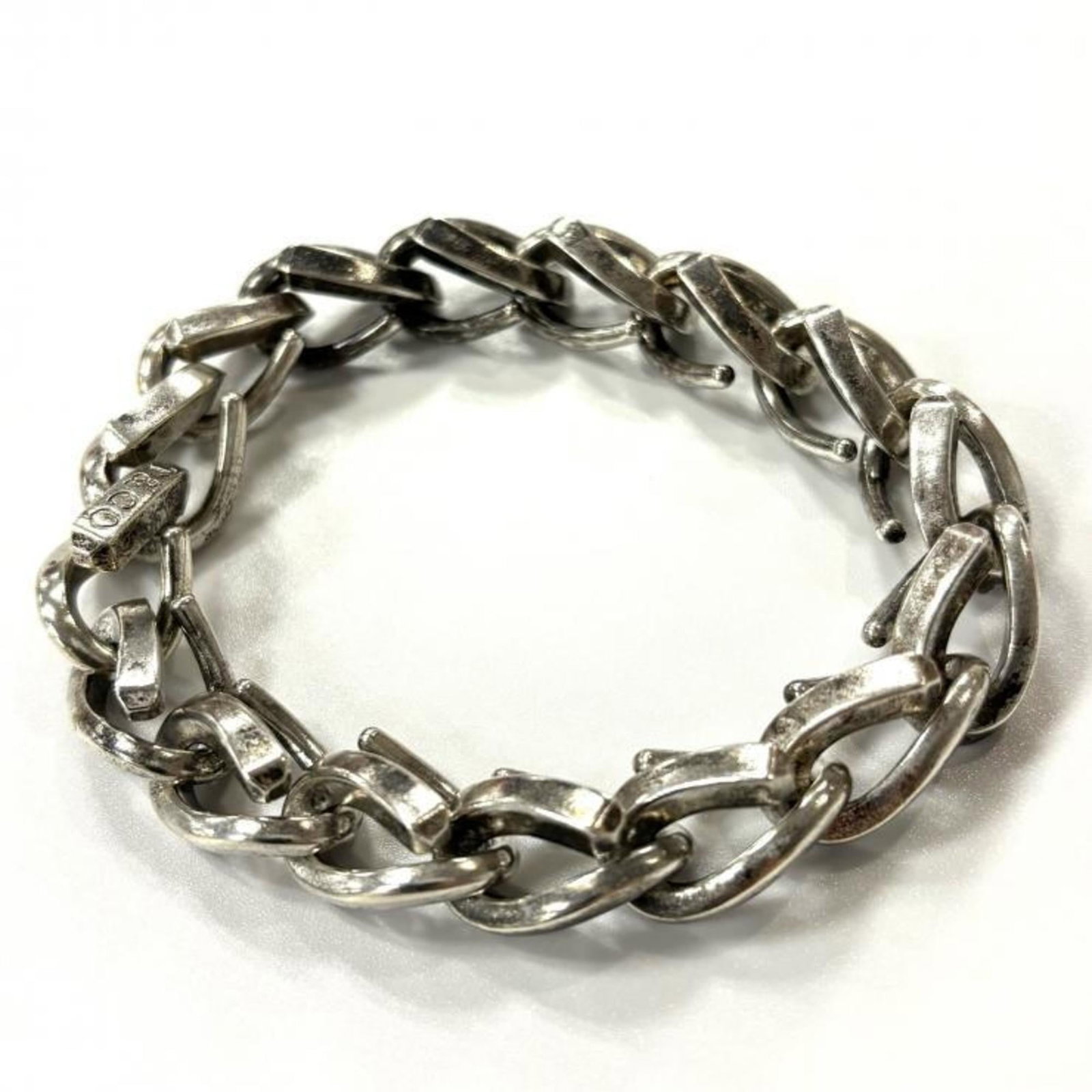 Charm bracelet silver 925: Charm bracelet silver 925 Silver 925 Charm Bracelet, 20cm in length. This charm bracelet features a silver 925 material and comes in a sleek silver color. Made from high-quality sterling silver, it of
