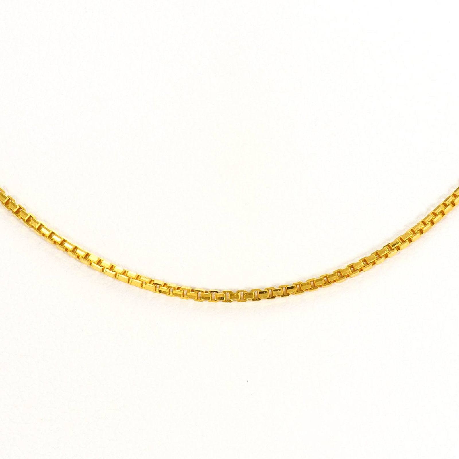 K24 24K Yg Yellow Gold Necklace Total Weight 5.1G 45Cm Like New Condition: K24 24K Yg Yellow Gold Necklace Total Weight 5.1G 45Cm Like New Condition The K24 24K Yg Yellow Gold Necklace boasts an impressive total weight of 5.1 grams and measures 45 cm in length, making it a