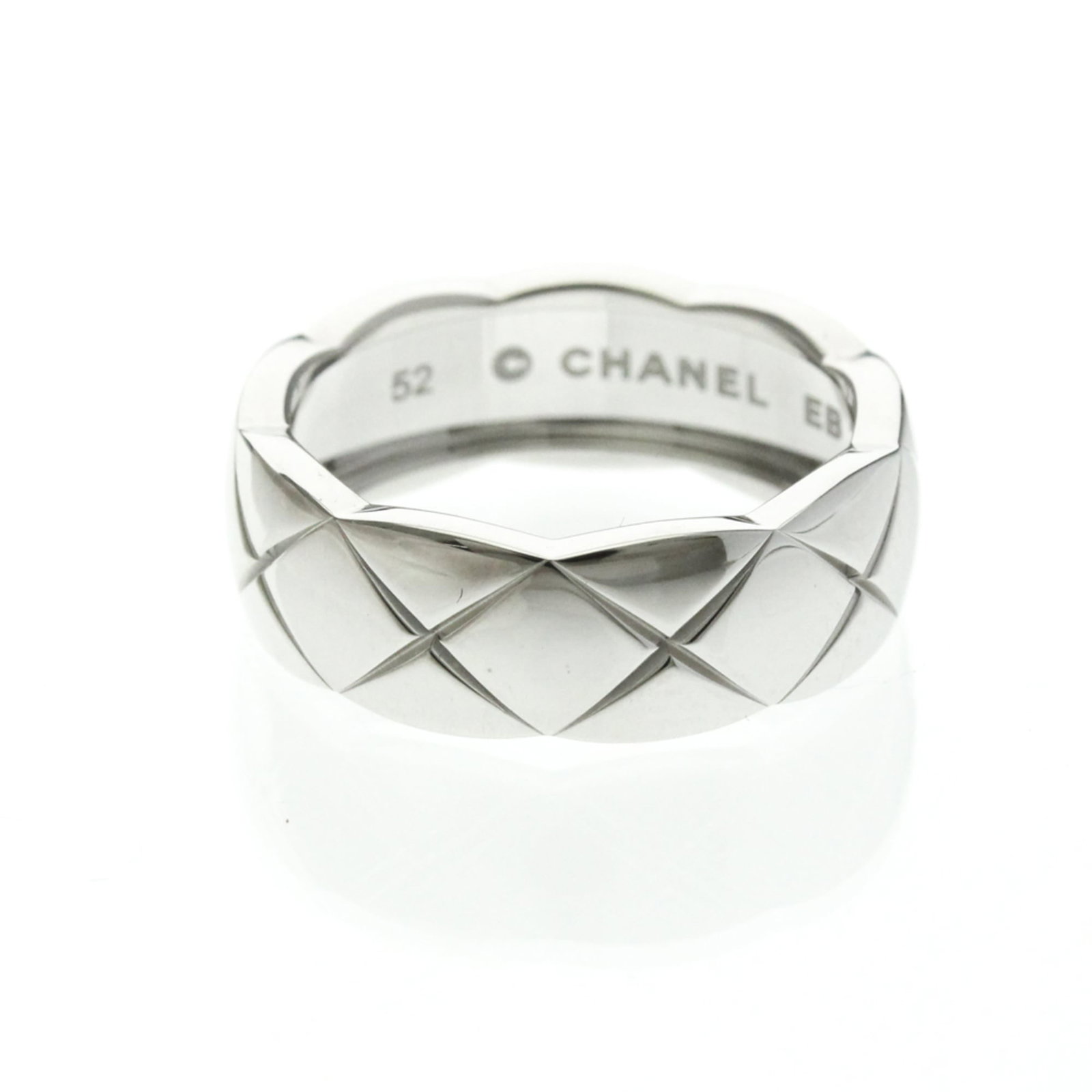 Chanel Band Ring White Gold (18K): Chanel Band Ring White Gold (18K) Chanel's iconic Coco Crush ring in white gold (18K) offers a sleek and sophisticated design. This medium-sized band ring features a slender profile with a width of