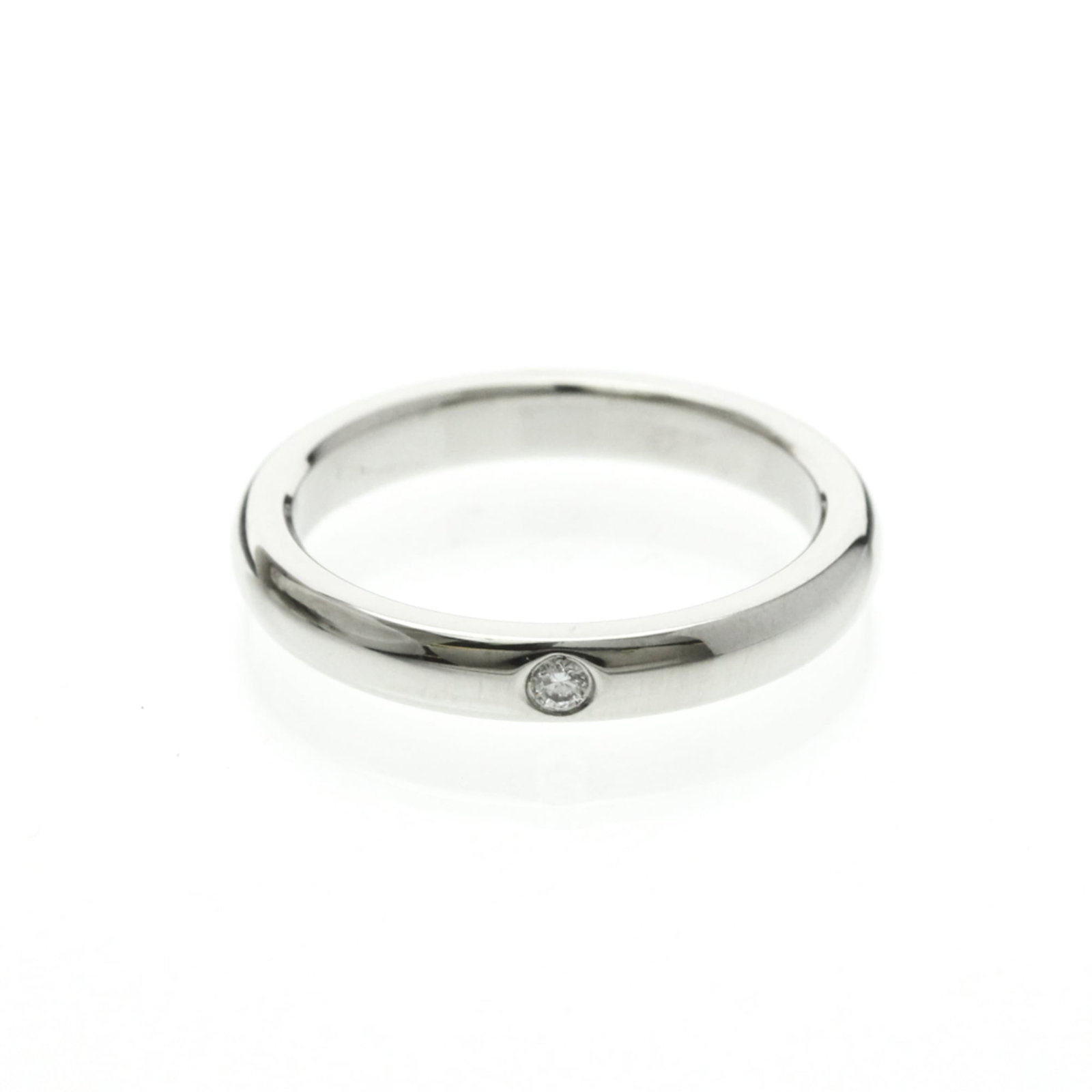 Platinum Ring Band Tiffany: Platinum Ring Band Tiffany Platinum ring band Tiffany features a stylish stacking band design with a subtle diamond accent, set in high-quality platinum metal. The sleek silver finish adds a touch of