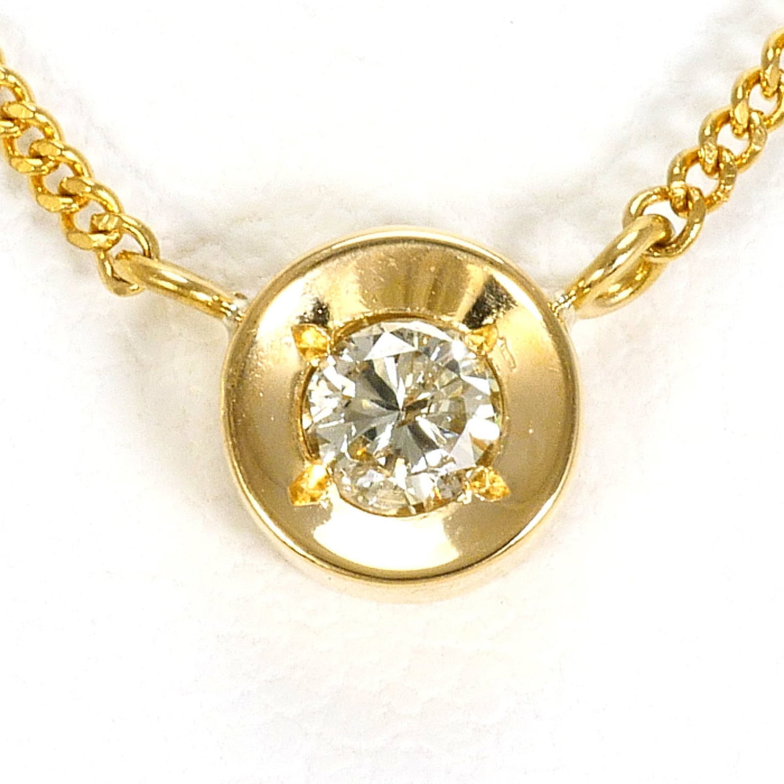 18K (18-Karat) Yellow Gold Necklace With 0.08Ct Diamond Total Weight 2.0G 41Cm Length Jewelry: 18K (18-Karat) Yellow Gold Necklace With 0.08Ct Diamond Total Weight 2.0G 41Cm Length Jewelry 18K yellow gold necklace boasts a total weight of 2.0g featuring 0.08ct diamonds, adding a touch of