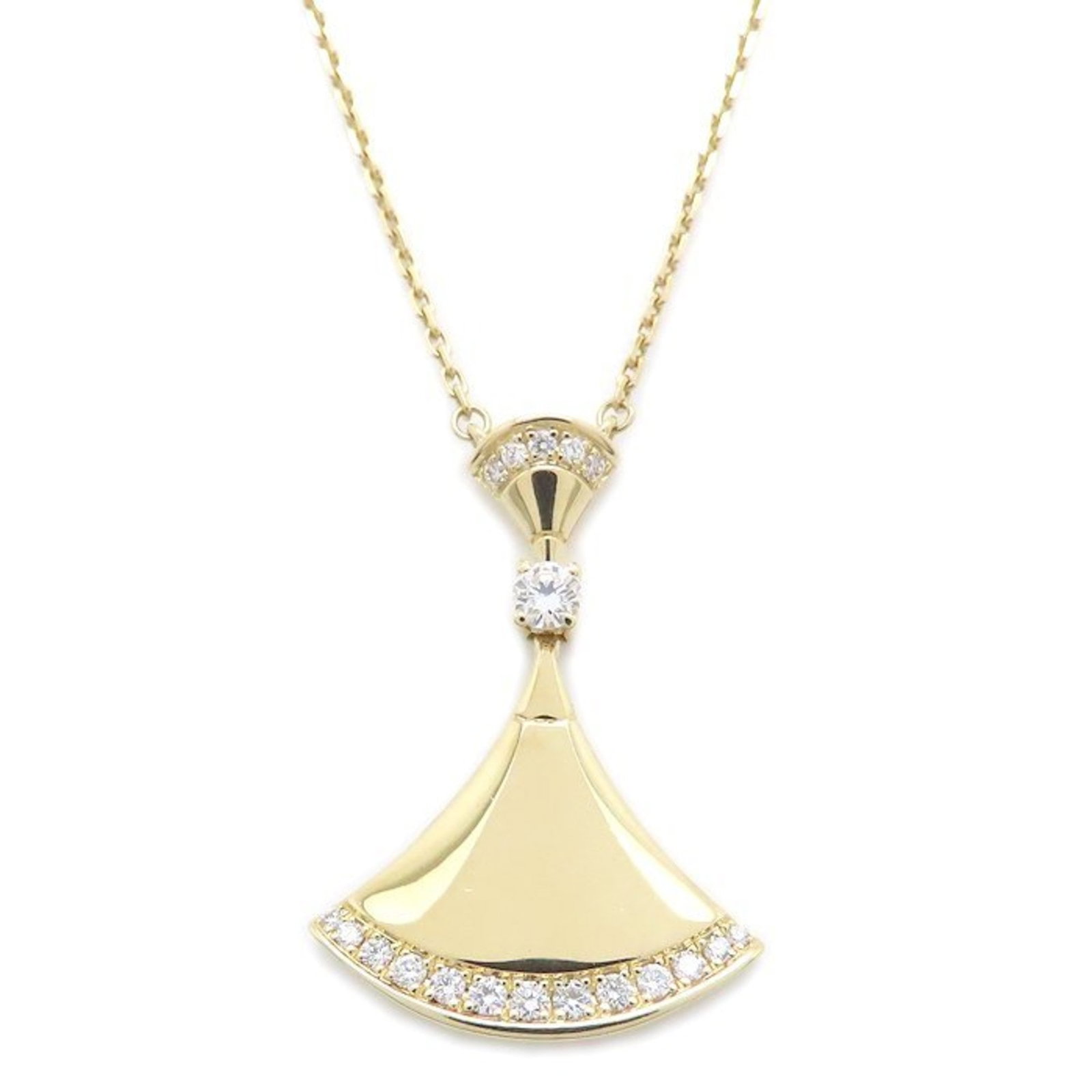 Diva's Dream Necklace with diamonds in 18k yellow gold for women: Diva's Dream Necklace with diamonds in 18k yellow gold for women 18k yellow gold necklace featuring diamonds, crafted by Bvlgari. The Diva Dream Necklace boasts a striking design with a pendant weighi