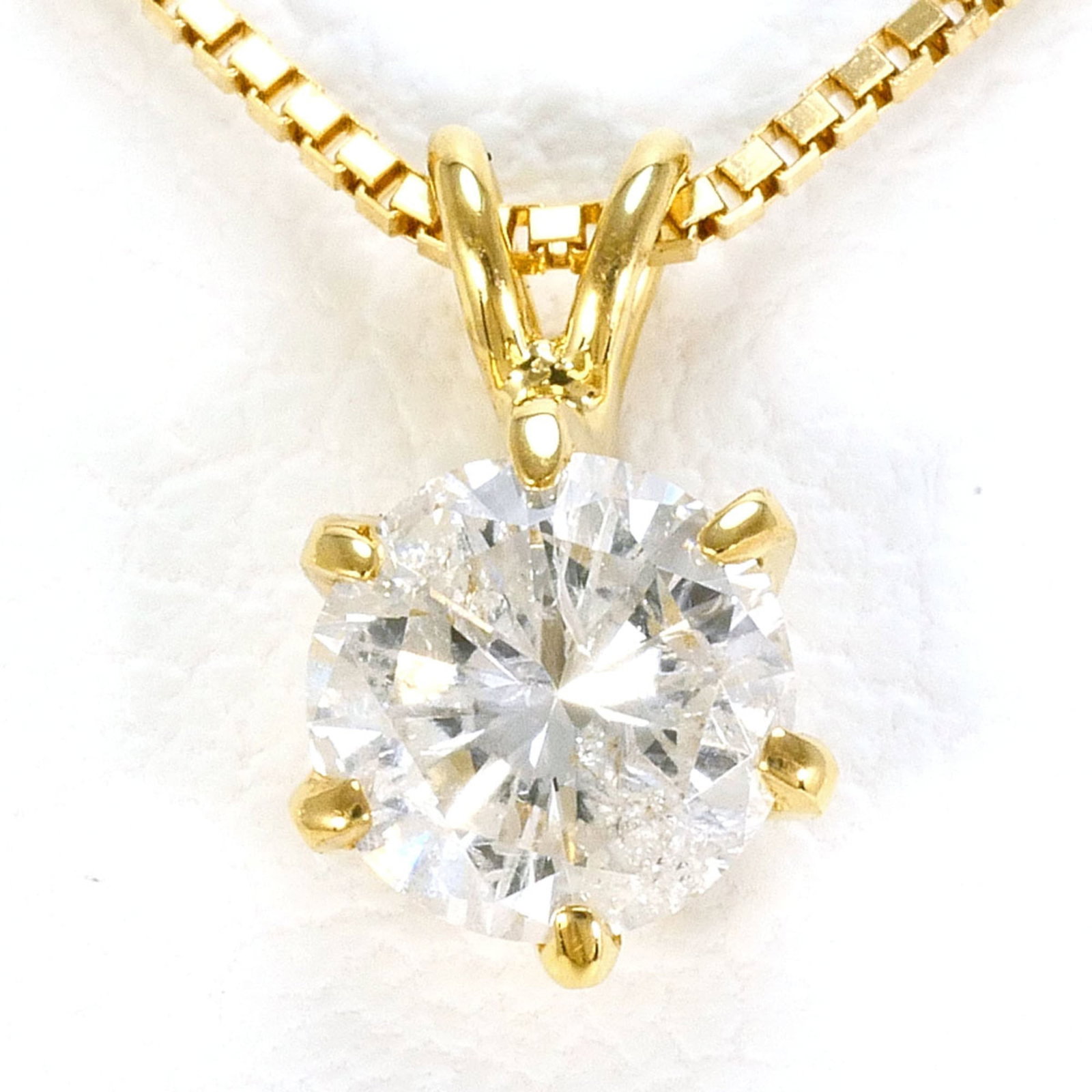 18K (18-Karat) Yellow Gold Necklace With 0.30Ct Diamond Total Weight 1.6G 40Cm Length Jewelry: 18K (18-Karat) Yellow Gold Necklace With 0.30Ct Diamond Total Weight 1.6G 40Cm Length Jewelry 18K yellow gold necklace boasts a total weight of 1.6g, featuring 0.30ct diamonds for a touch of