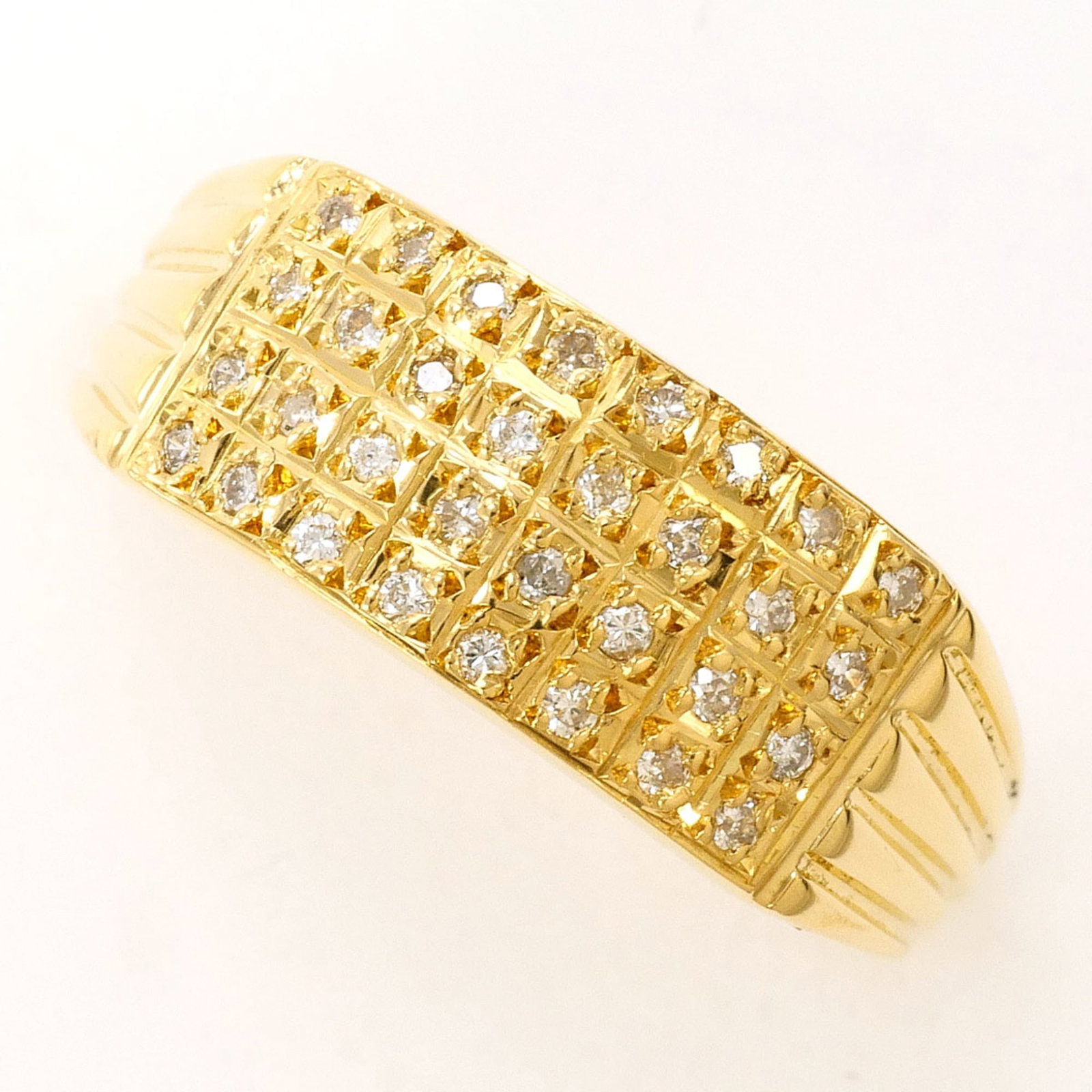 Unbranded Band Ring Yellow Gold (18K): Unbranded Band Ring Yellow Gold (18K) Yellow gold band ring with a 0.16ct diamond, crafted from 18K metal for a touch of elegance and sophistication. The ring's slender profile and 7mm width make it