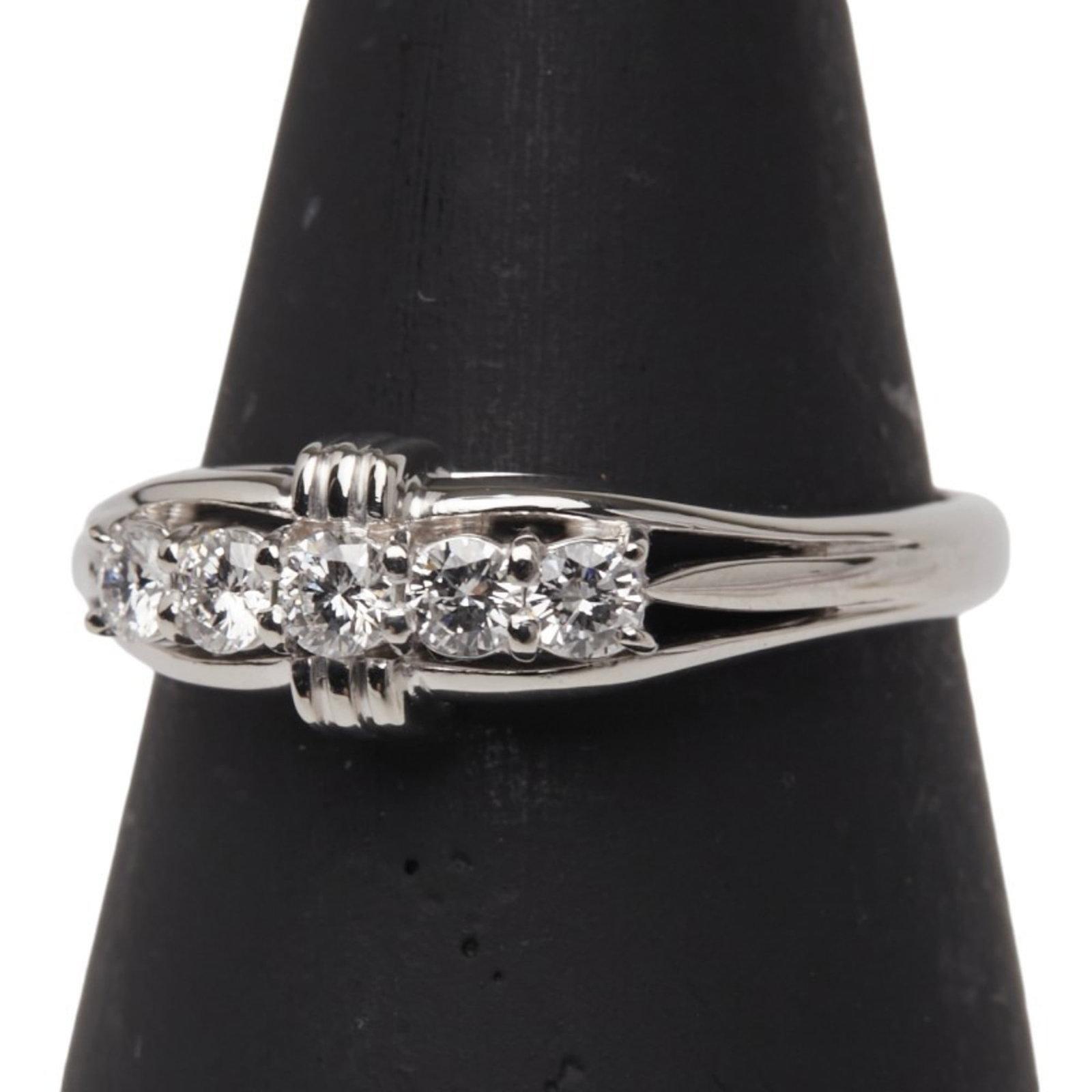 Platinum Ring Band by Seiko: Platinum Ring Band by Seiko Platinum Ring Band by Seiko features a sleek silver design with a diamond stone, weighing 0.45 carats, set in a platinum band that measures 6.5mm in width and weighs 4.5
