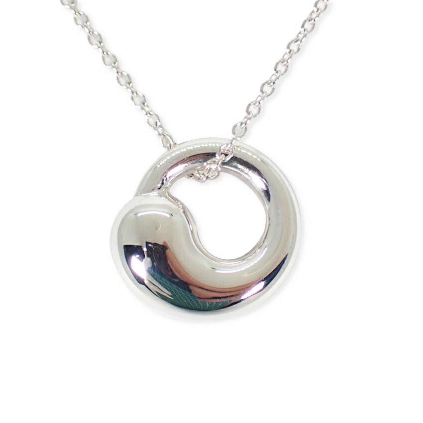 Tiffany 925 Eternal Circle Pendant Necklace J17-3: Tiffany 925 Eternal Circle Pendant Necklace J17-3 Sterling silver 925 Eternal Circle Pendant Necklace, crafted with precision and attention to detail. This elegant necklace features a striking 13.6mm 